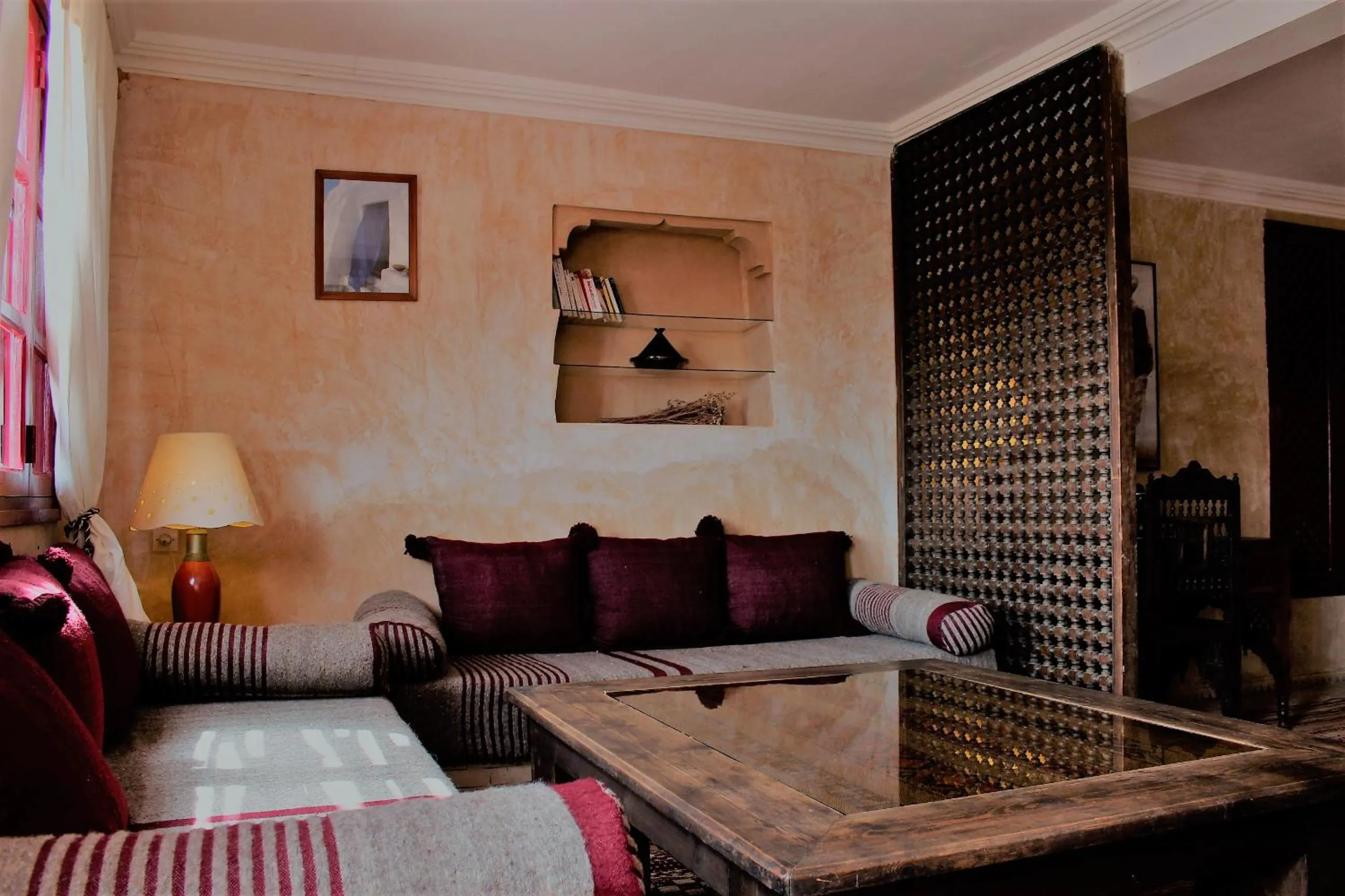 Living room, Bed in Hotel De Charme Les 3 Chameaux 4 étoiles