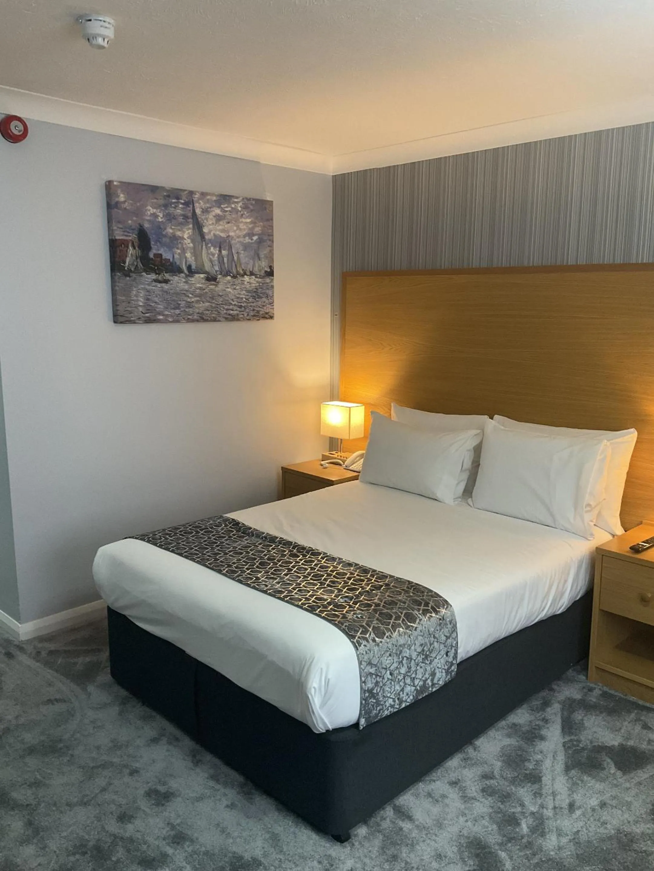 Bedroom, Bed in Dolphin Hotel St Ives