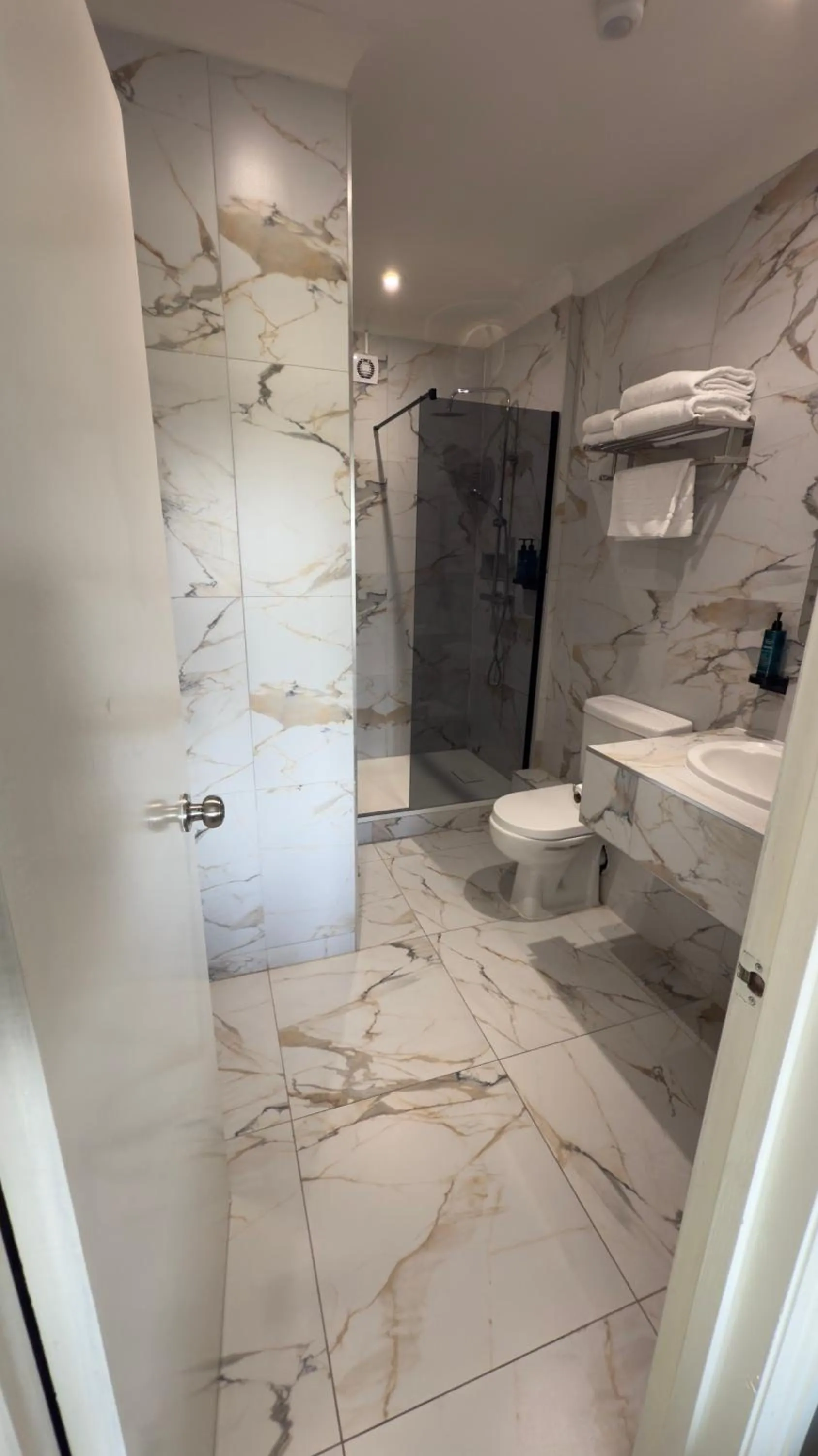 Bathroom in Dolphin Hotel St Ives