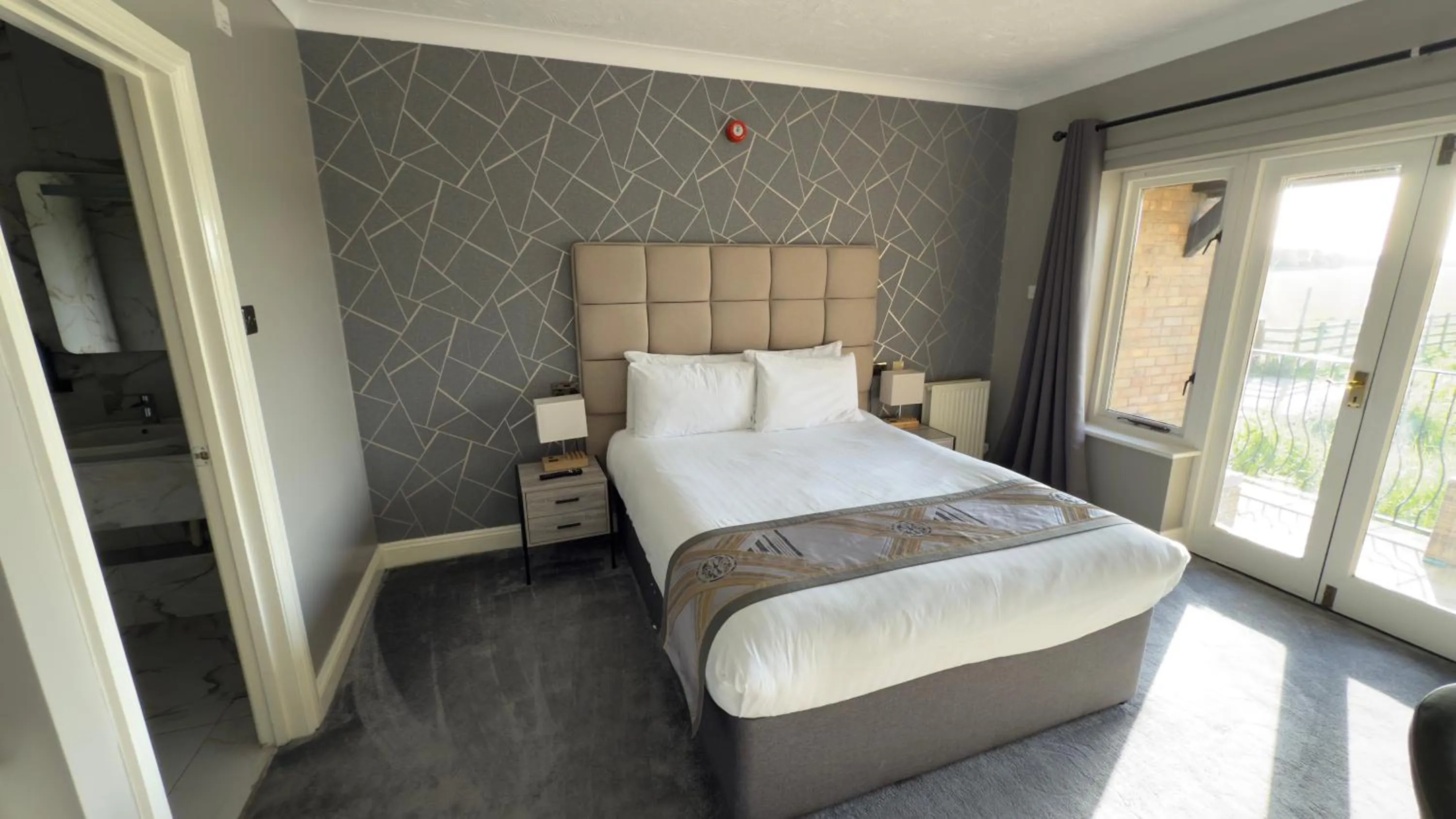 Photo of the whole room, Bed in Dolphin Hotel St Ives