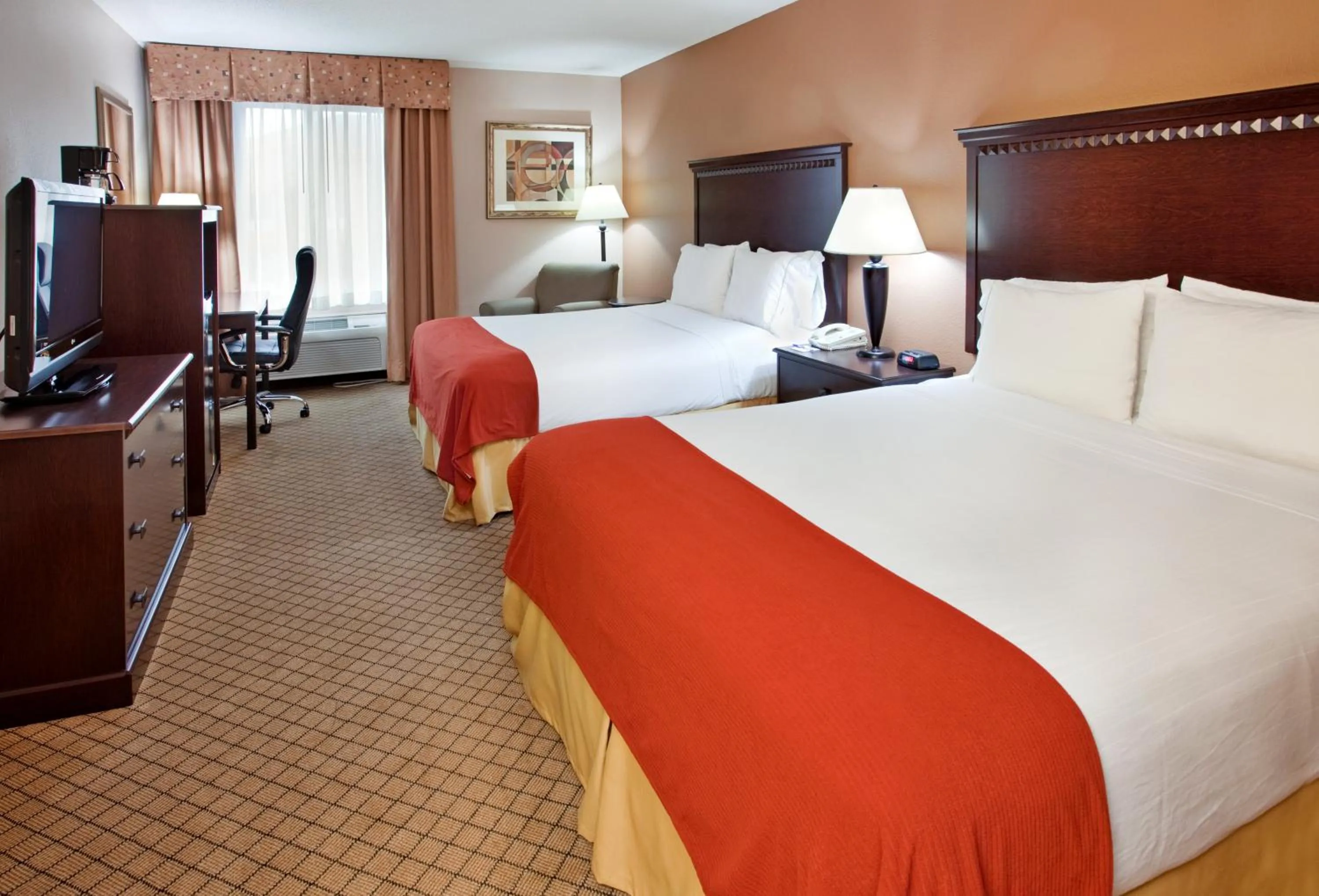 Photo of the whole room, Bed in Holiday Inn Express Kansas City Liberty Missouri by IHG