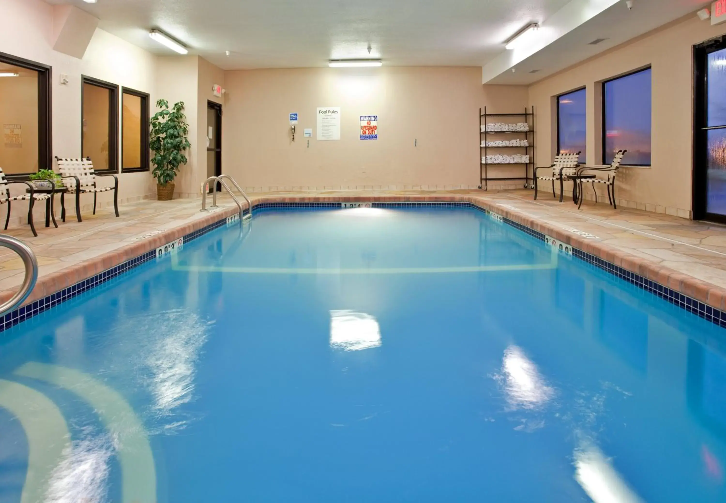 Swimming pool in Holiday Inn Express Kansas City Liberty Missouri by IHG Swimming pool in Holiday Inn Express Kansas City Liberty Missouri by IHG