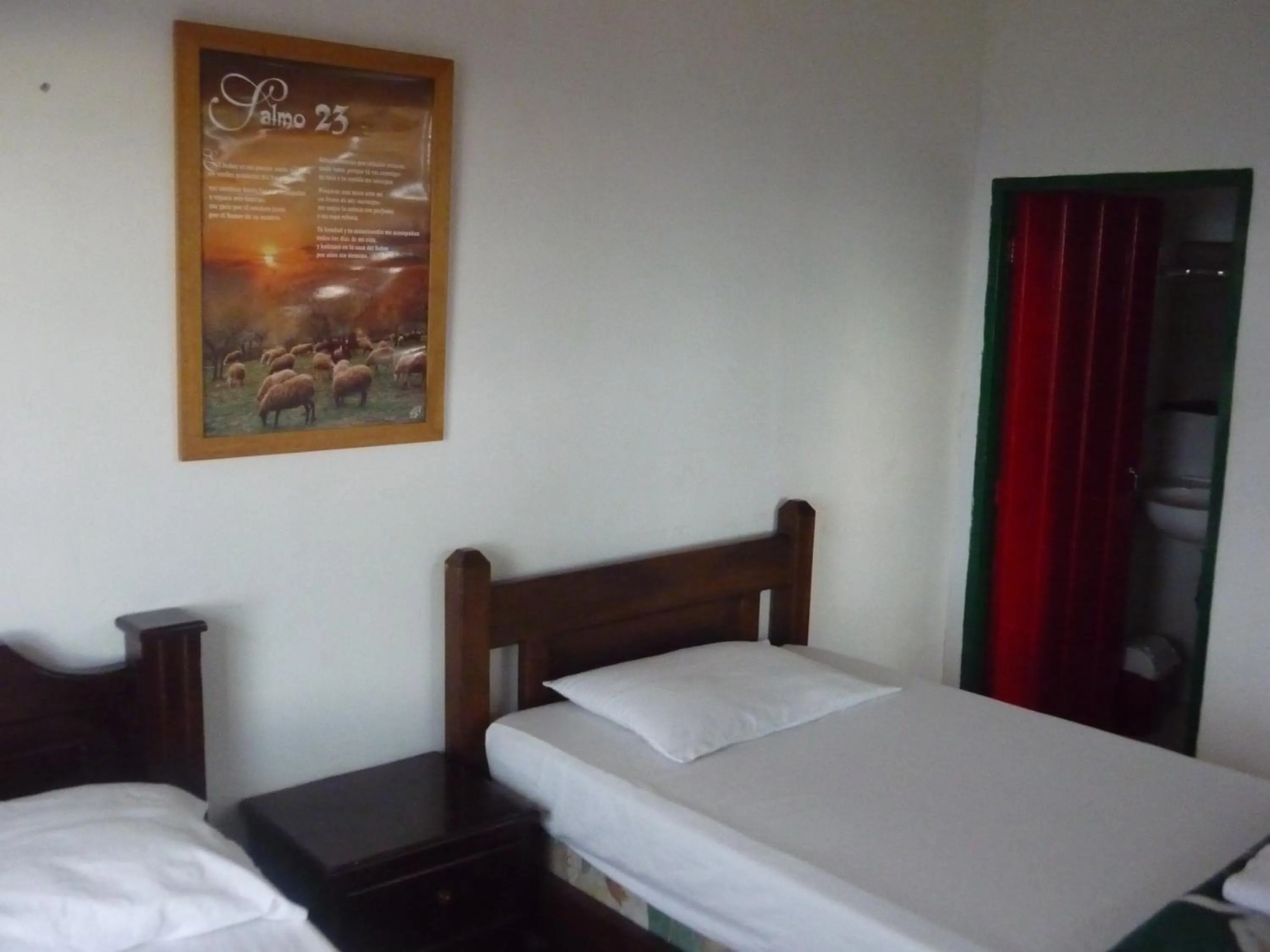 Twin Room with Bathroom in El Gran Mirador