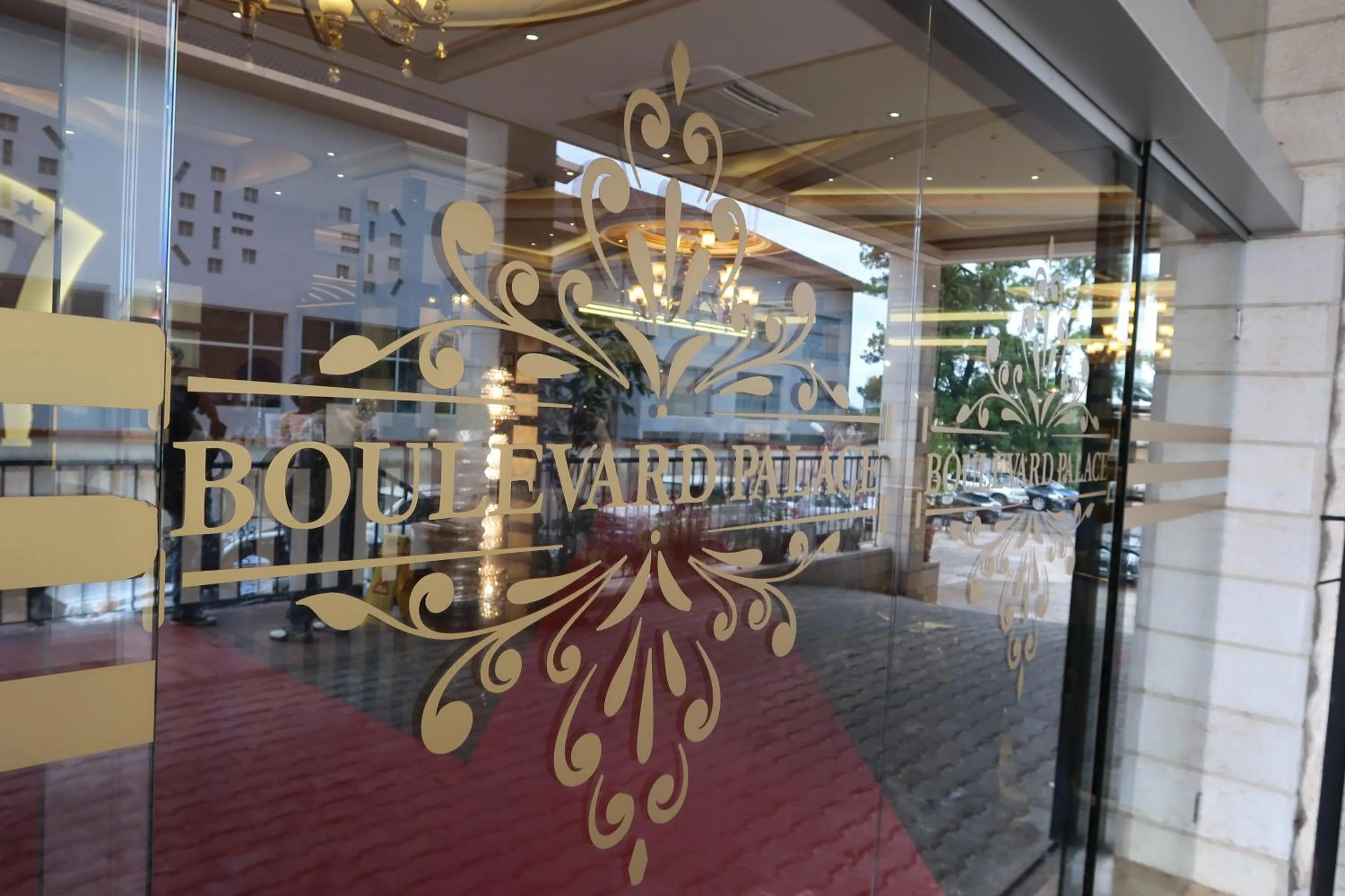 Facade/entrance in Boulevard Palace Hotel