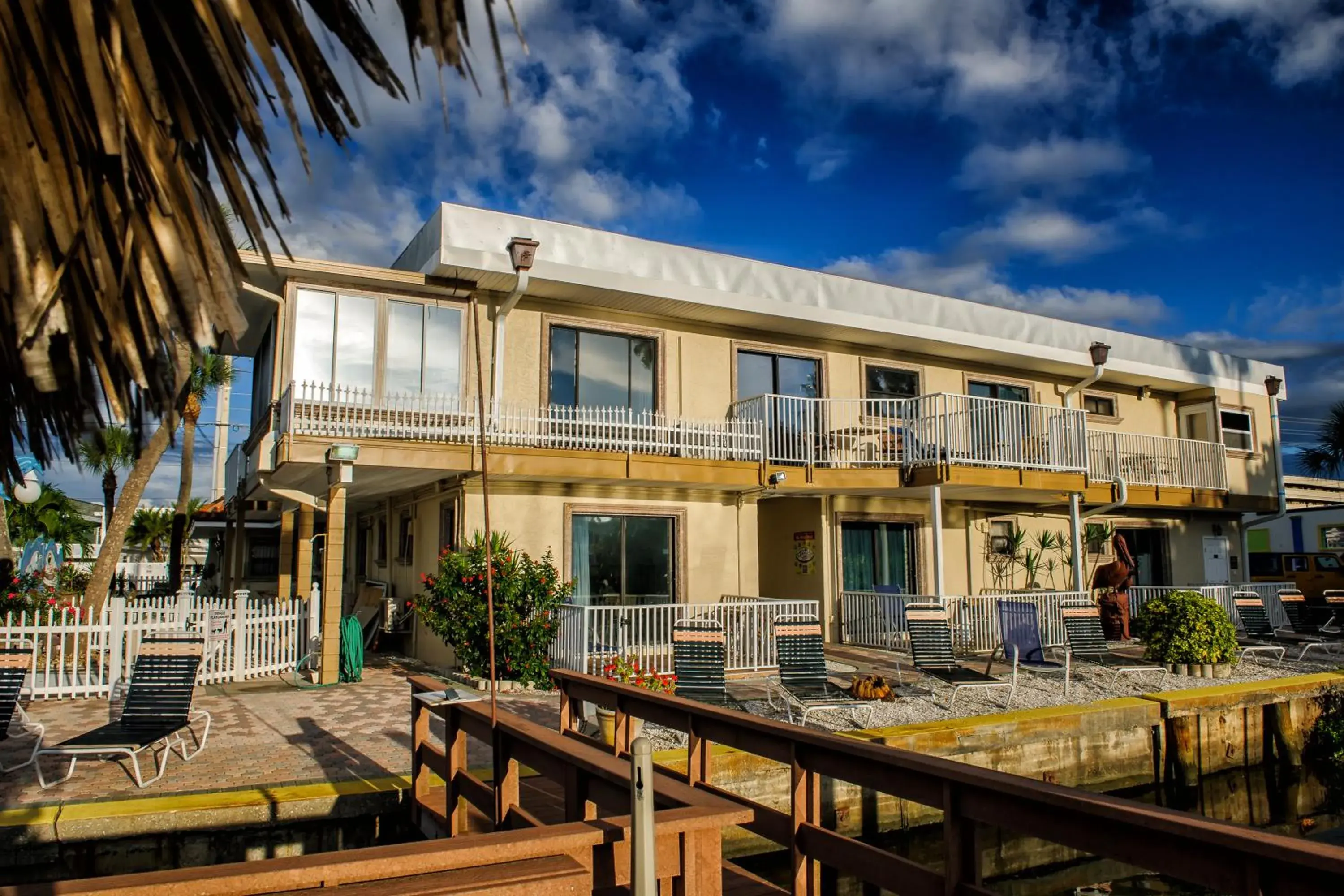 Property building in Bayview Plaza Waterfront Resort Property building in Bayview Plaza Waterfront Resort