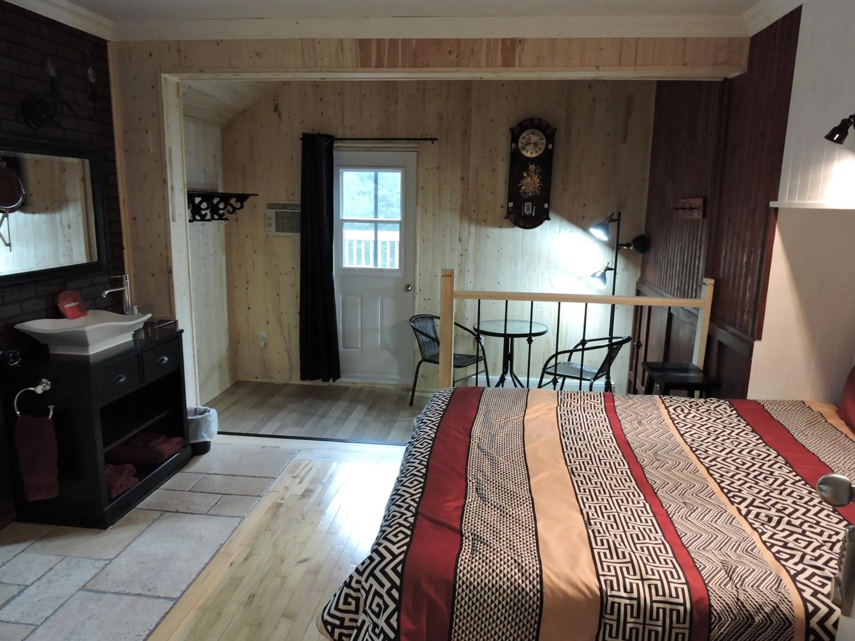 Photo of the whole room, Bed in Gite Passion et Tendresse B&B