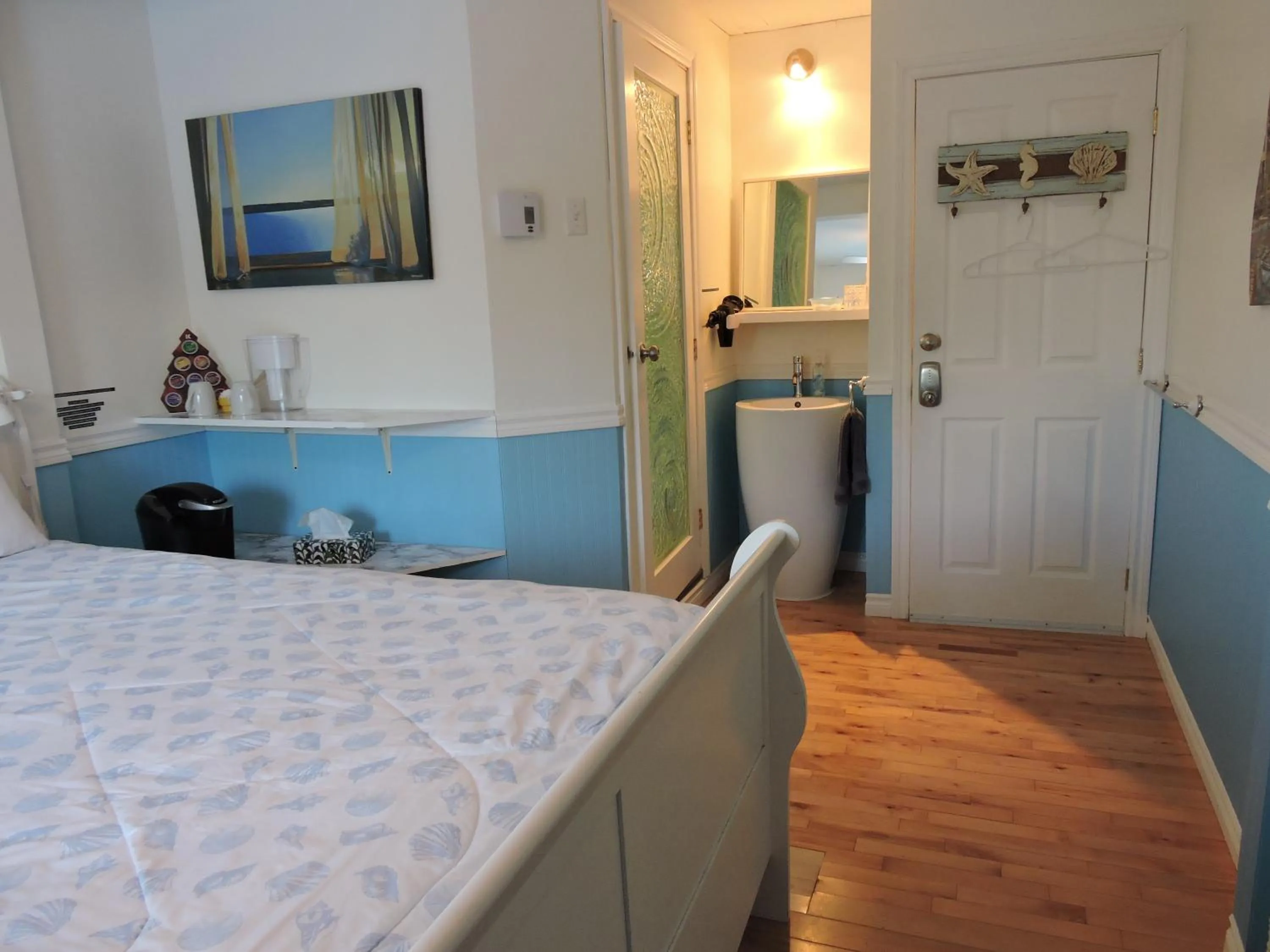 Photo of the whole room, Bed in Gite Passion et Tendresse B&B