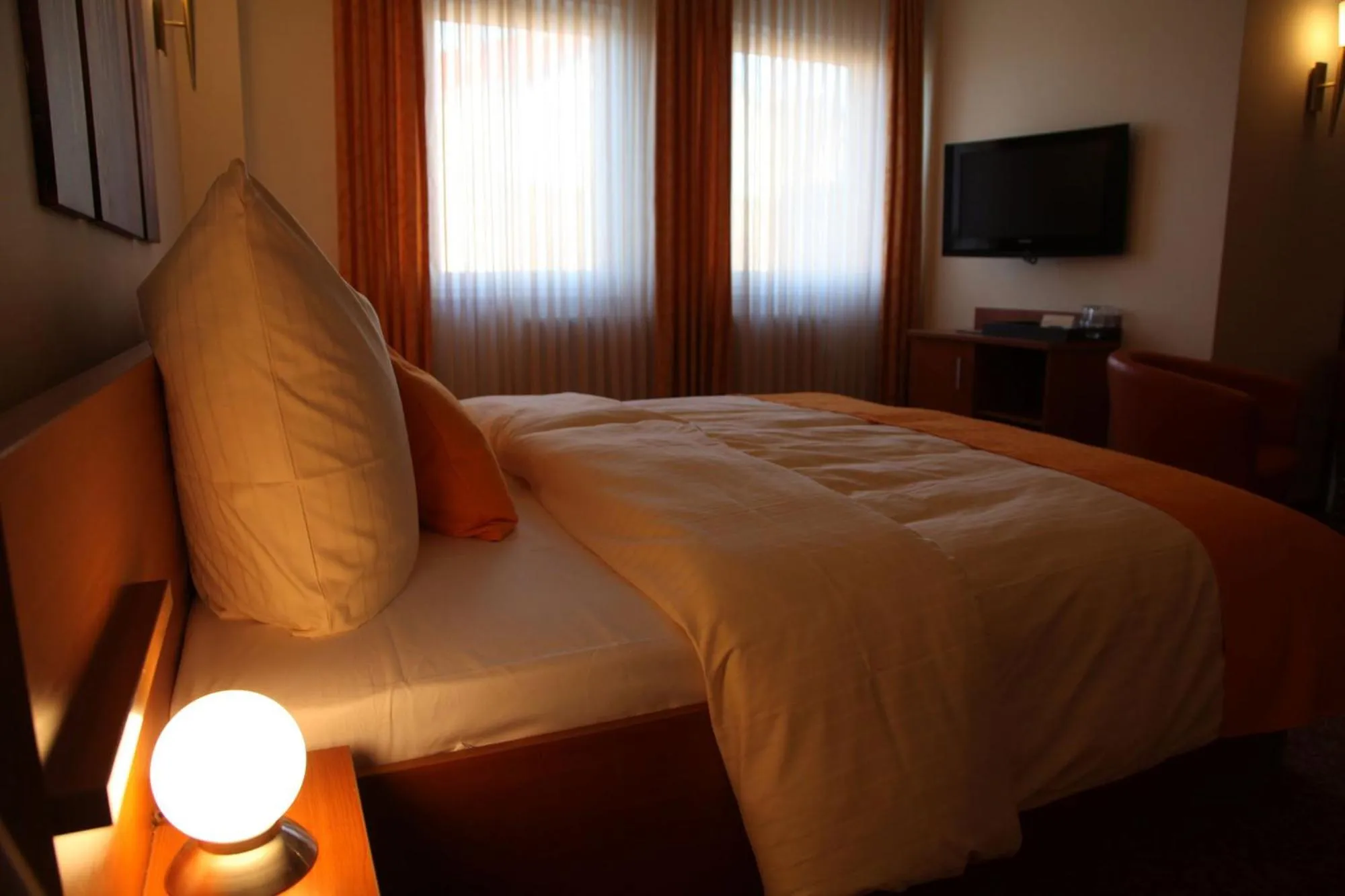 Photo of the whole room, Bed in my CITY HOTEL