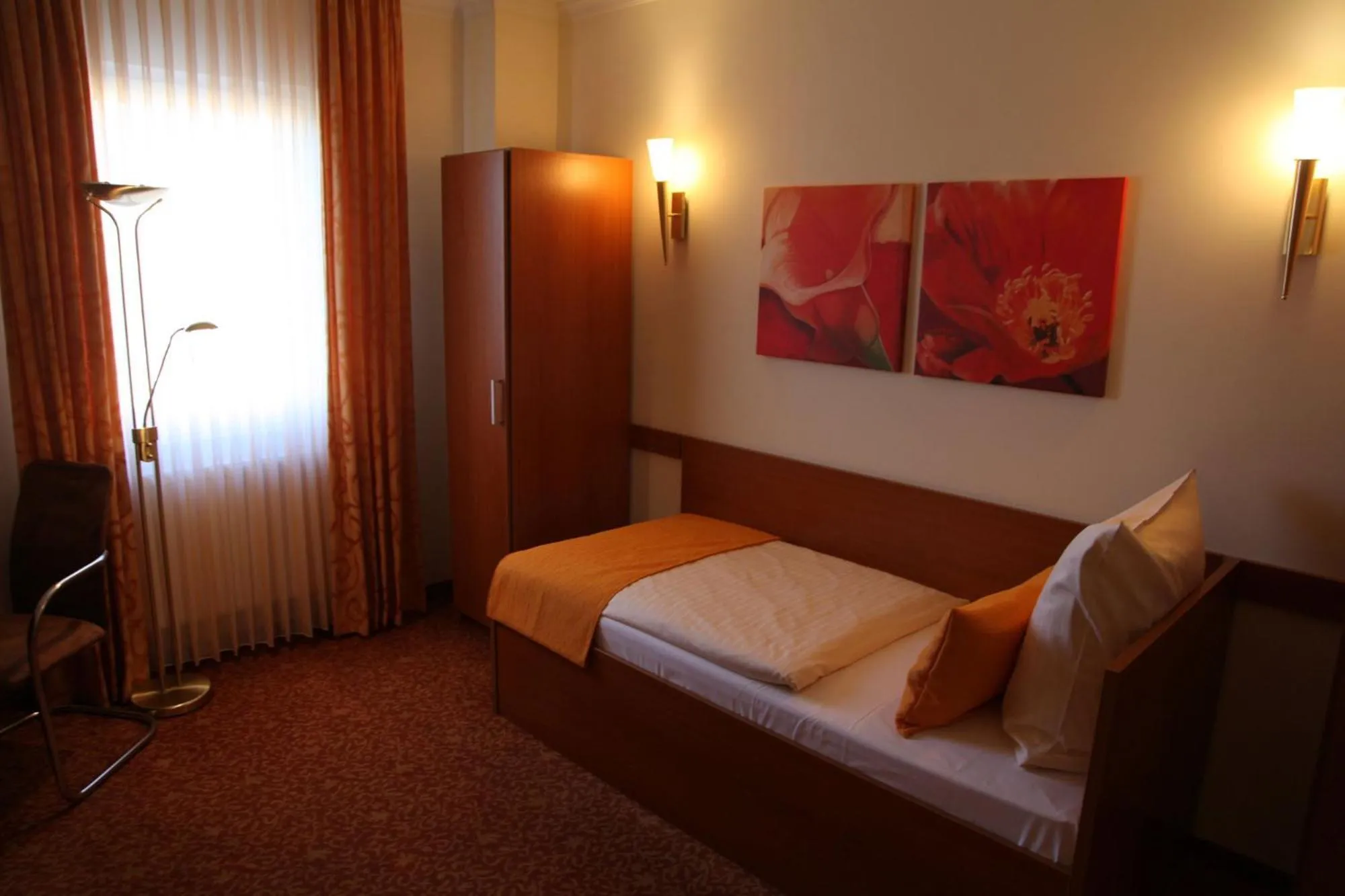 Photo of the whole room, Bed in my CITY HOTEL