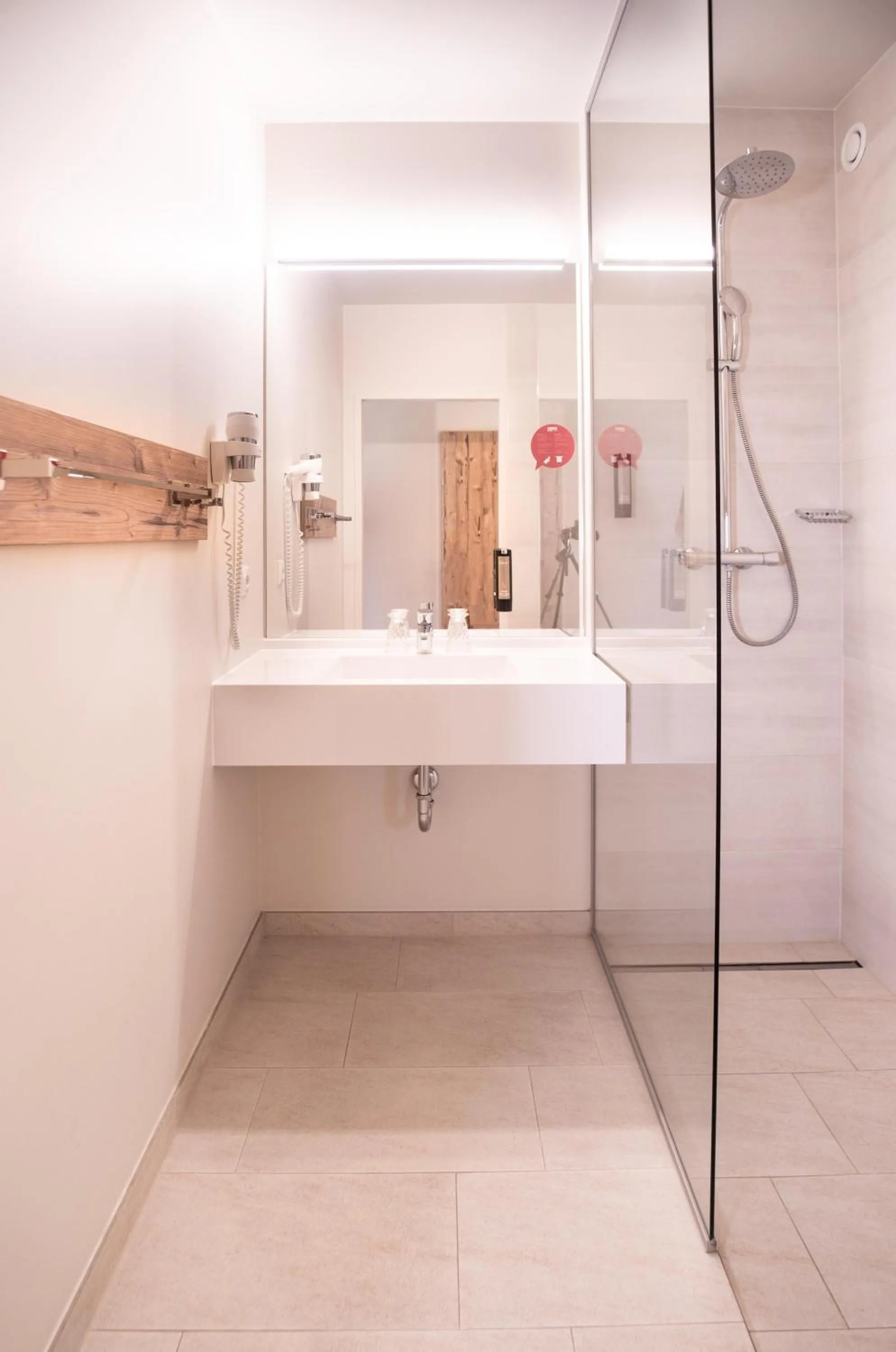 Shower in COOEE alpin Hotel Dachstein