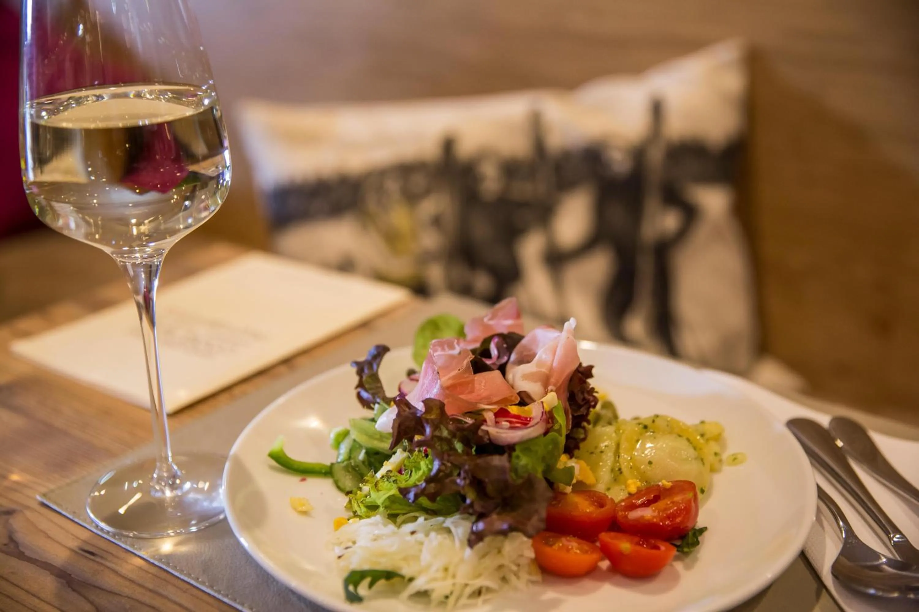 Restaurant/places to eat in COOEE alpin Hotel Dachstein