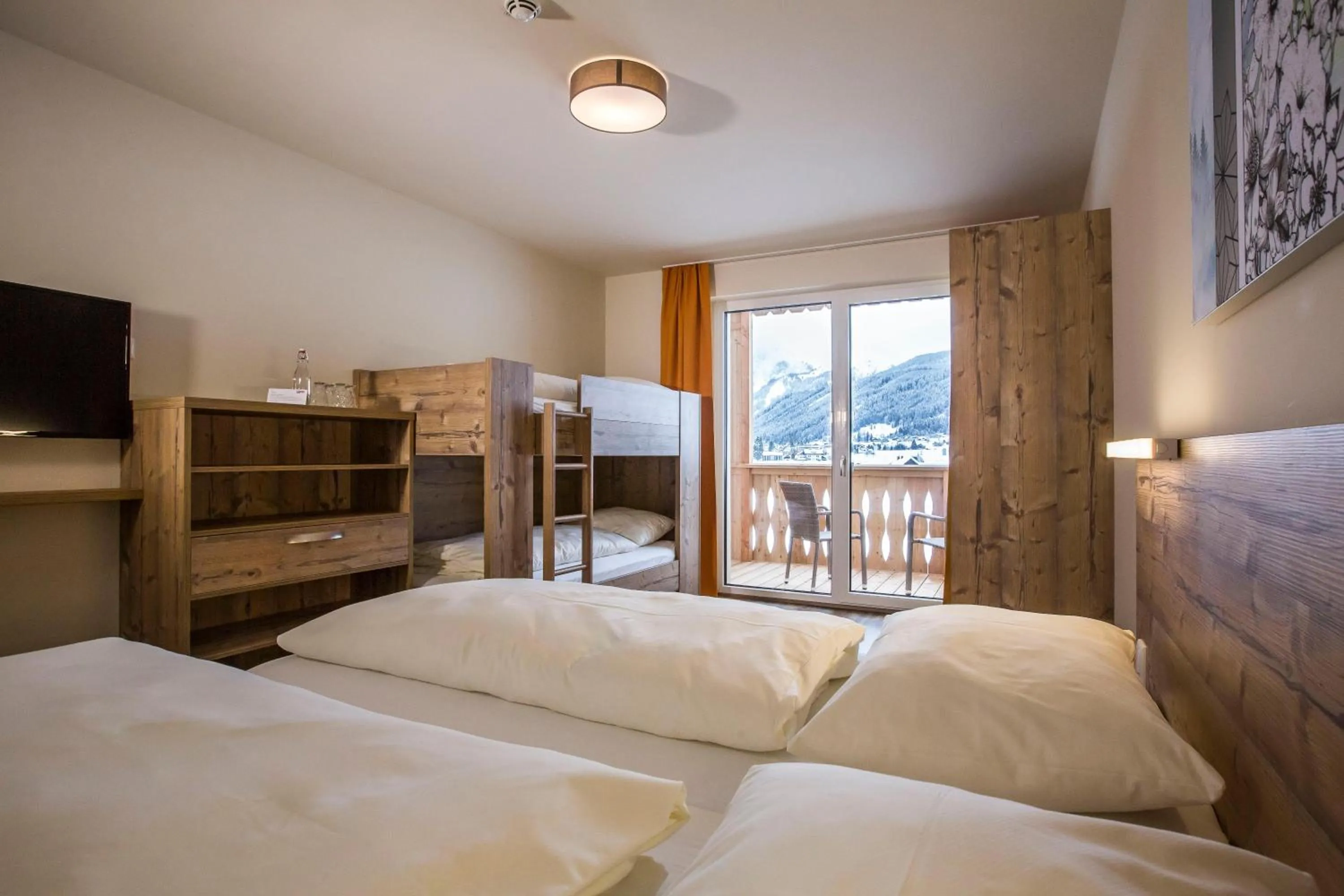 TV and multimedia, Bed in COOEE alpin Hotel Dachstein
