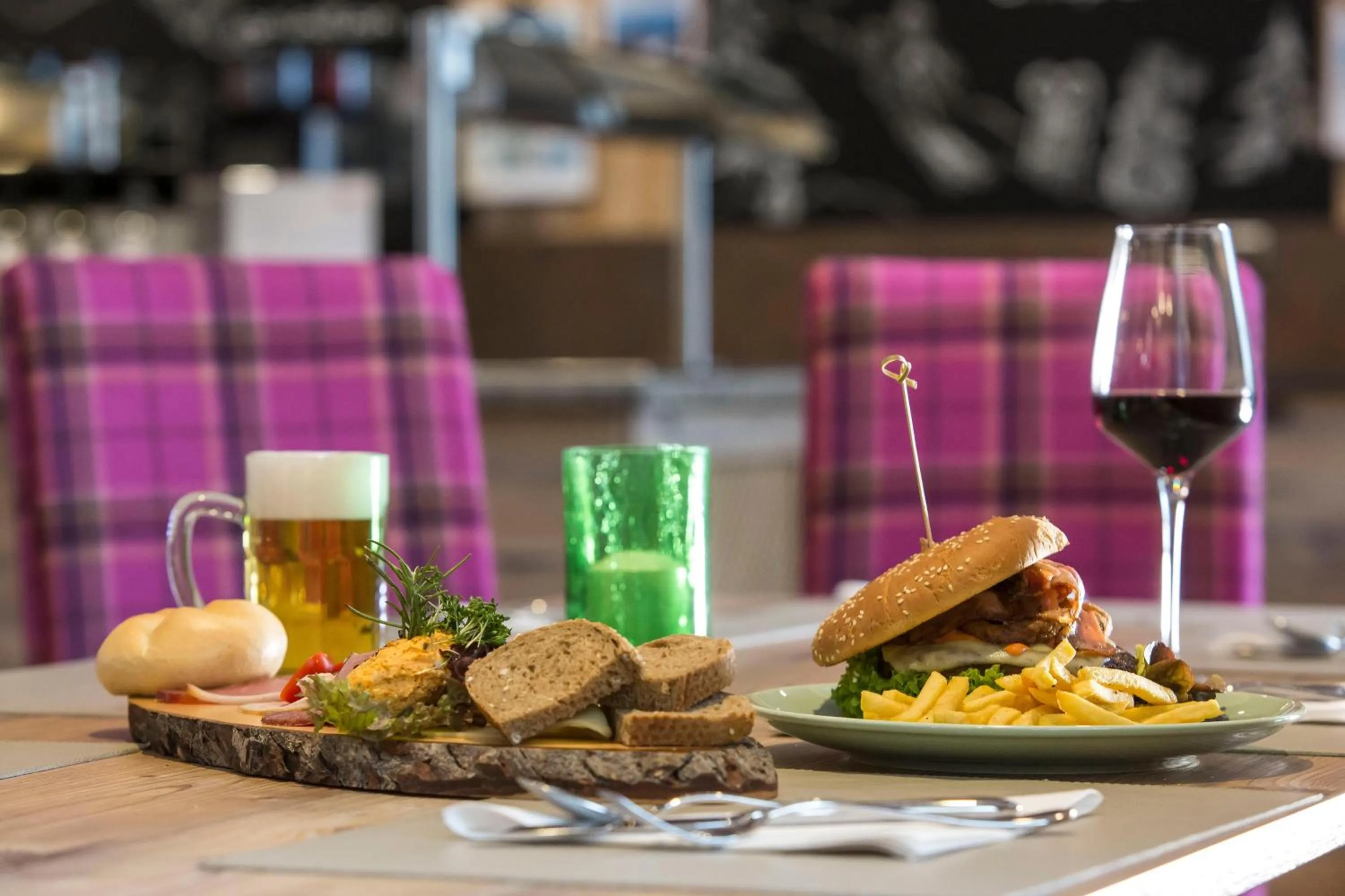 Restaurant/places to eat in COOEE alpin Hotel Dachstein