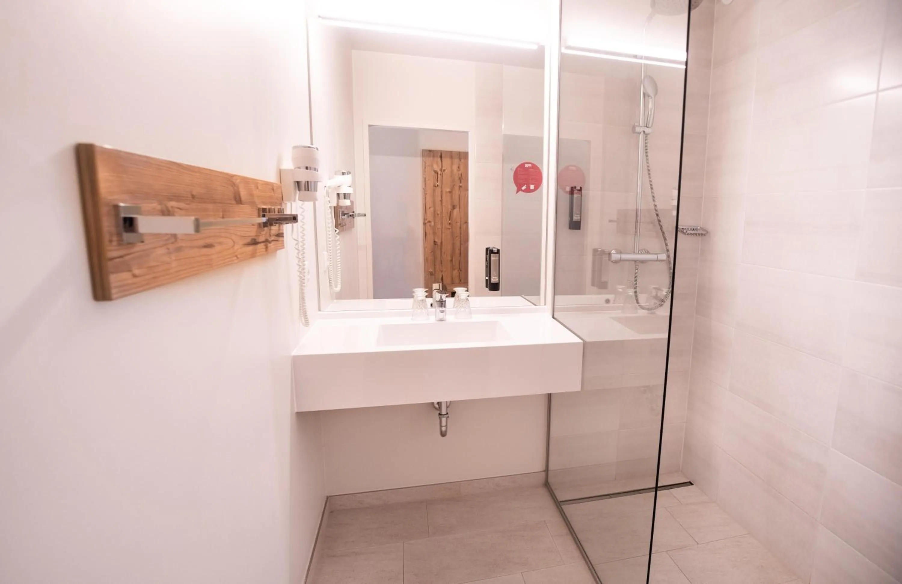 Shower in COOEE alpin Hotel Dachstein