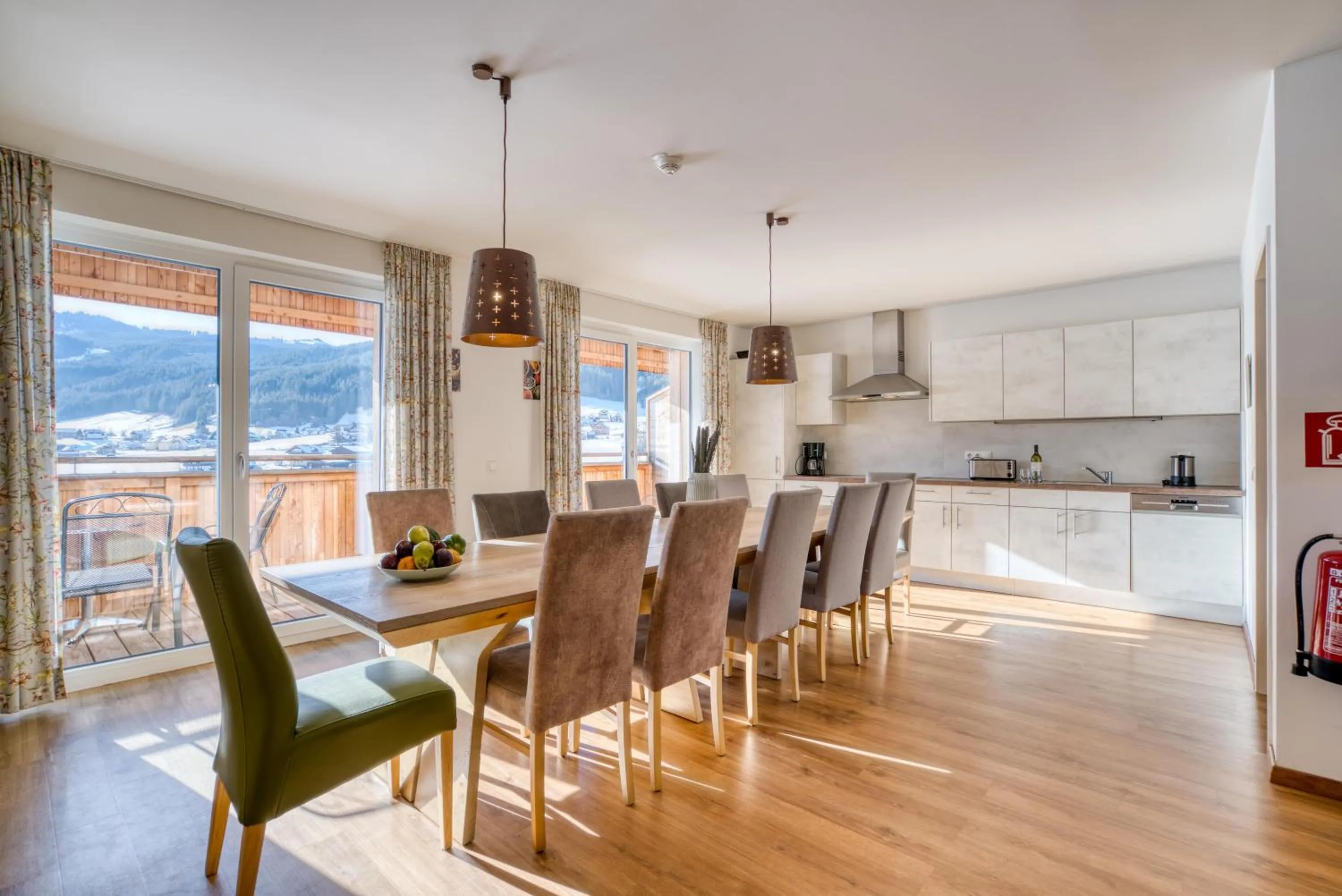 Kitchen or kitchenette in COOEE alpin Hotel Dachstein