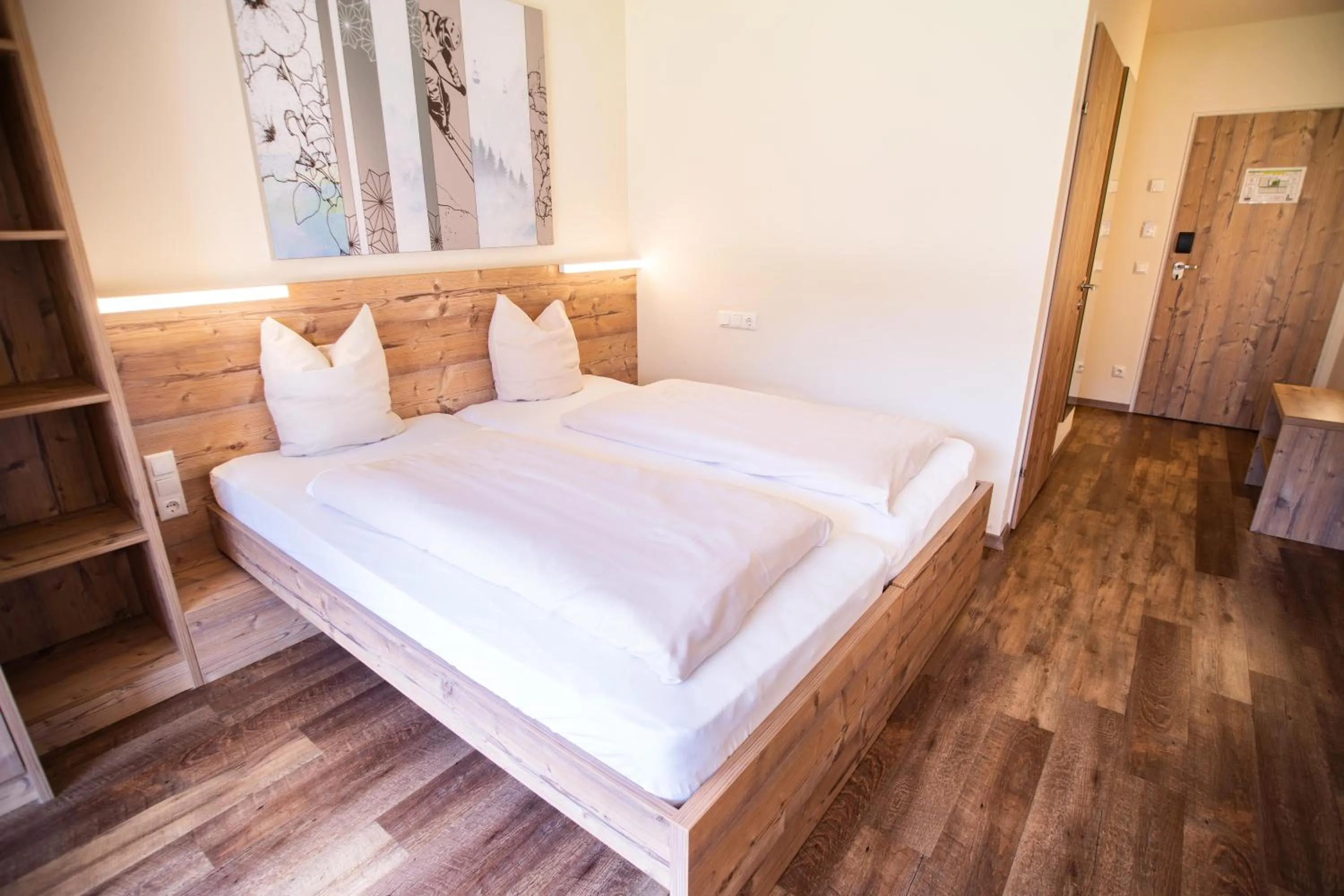 Bed in COOEE alpin Hotel Dachstein