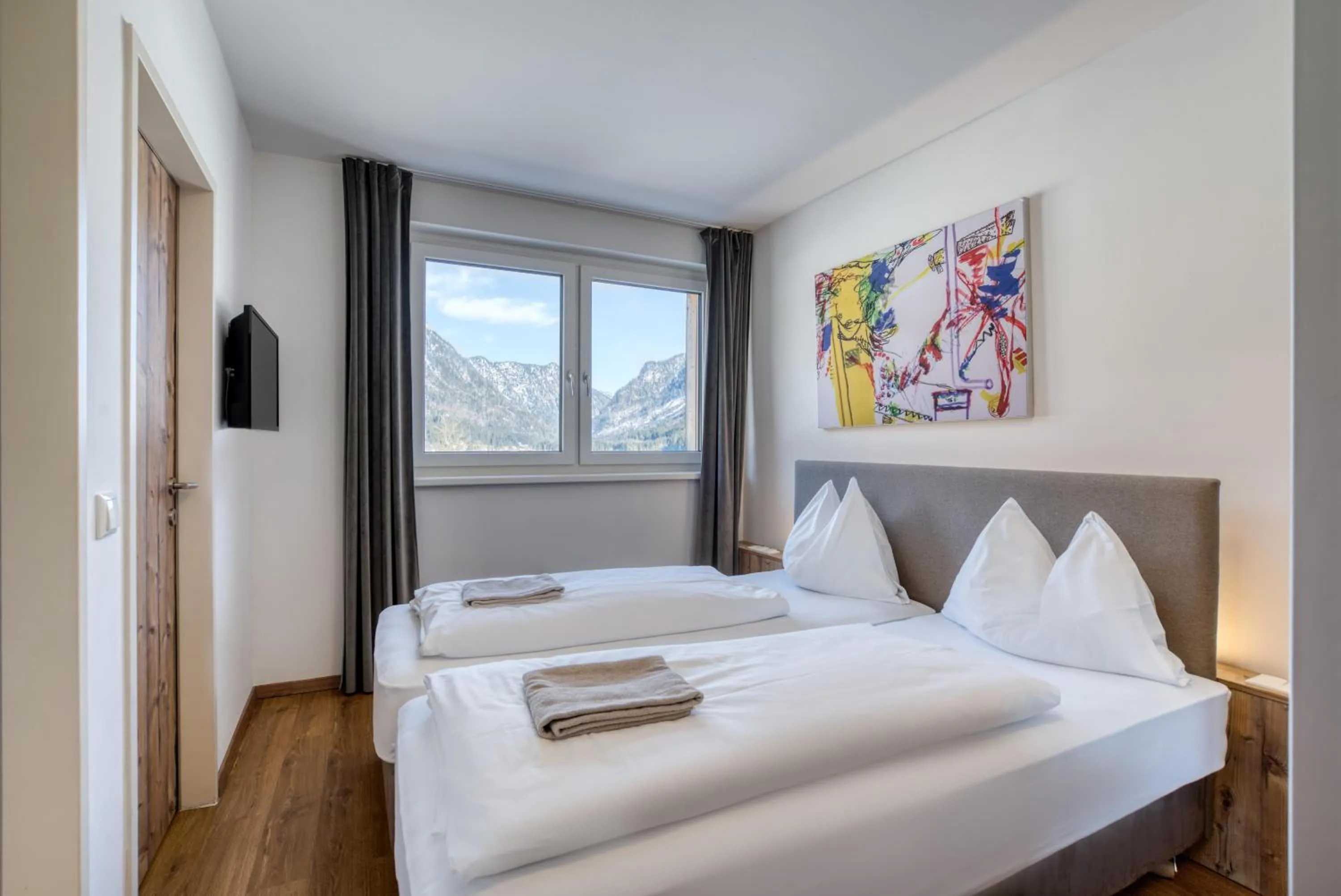 TV and multimedia, Bed in COOEE alpin Hotel Dachstein