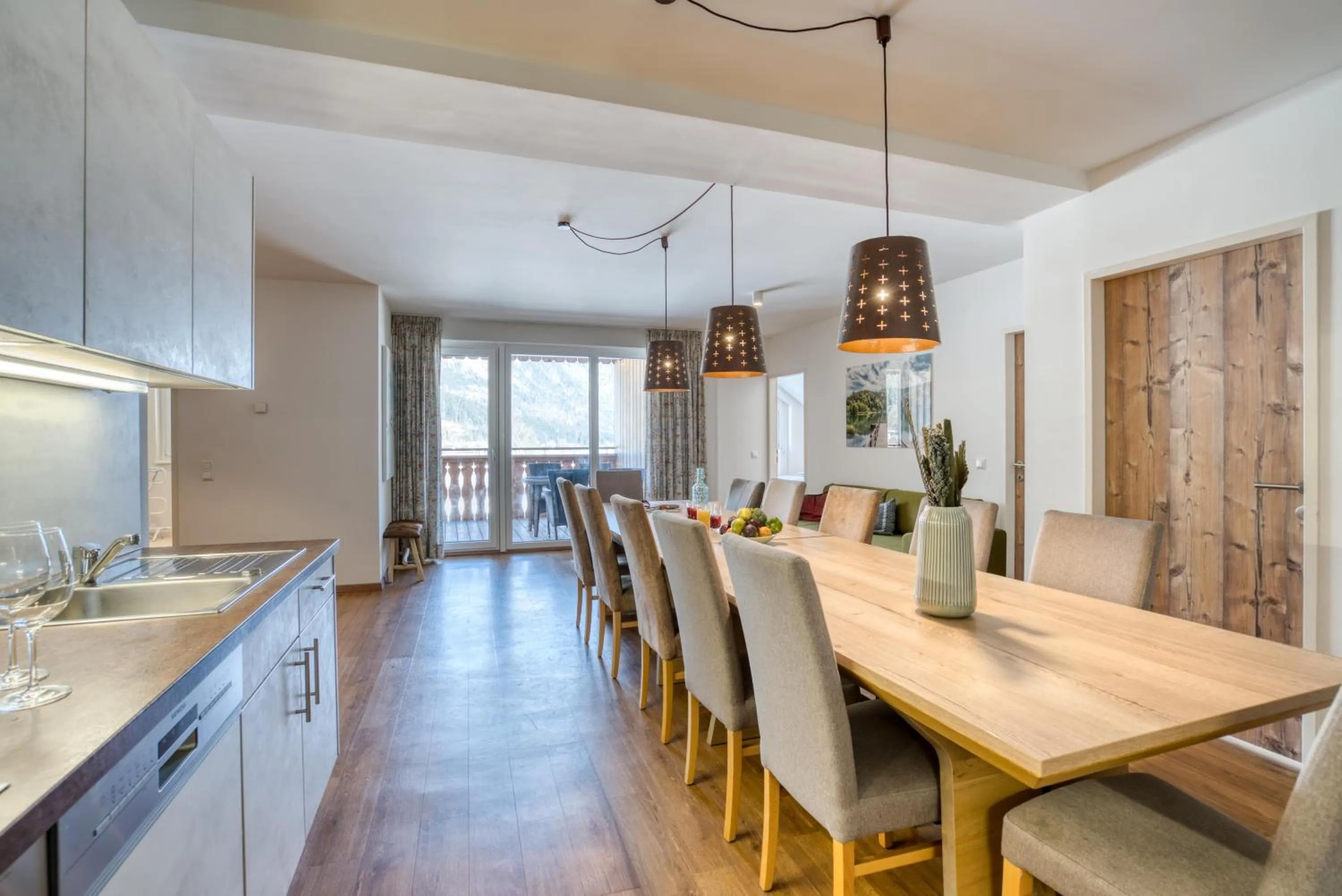 Kitchen or kitchenette in COOEE alpin Hotel Dachstein