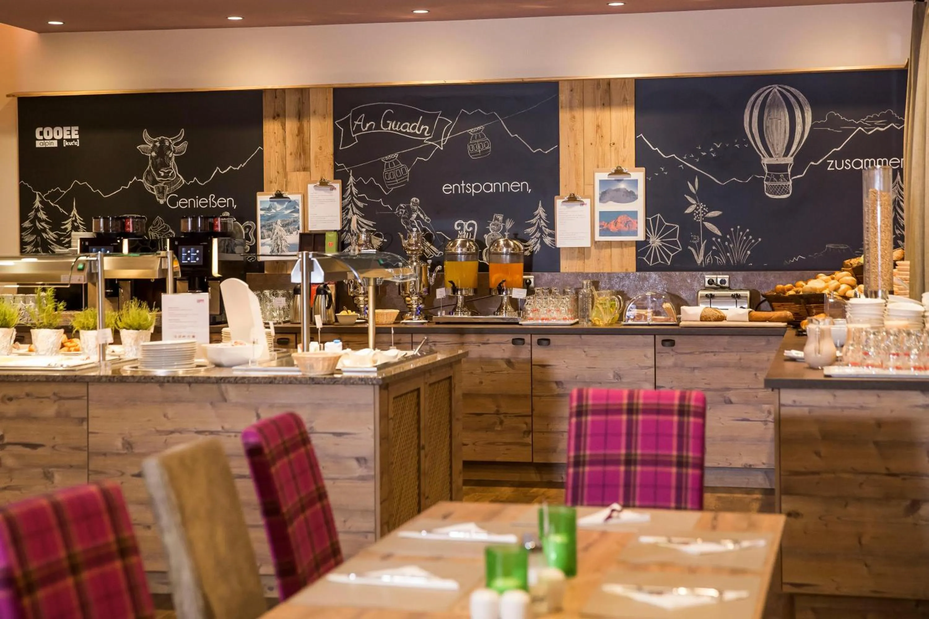 Restaurant/places to eat in COOEE alpin Hotel Dachstein