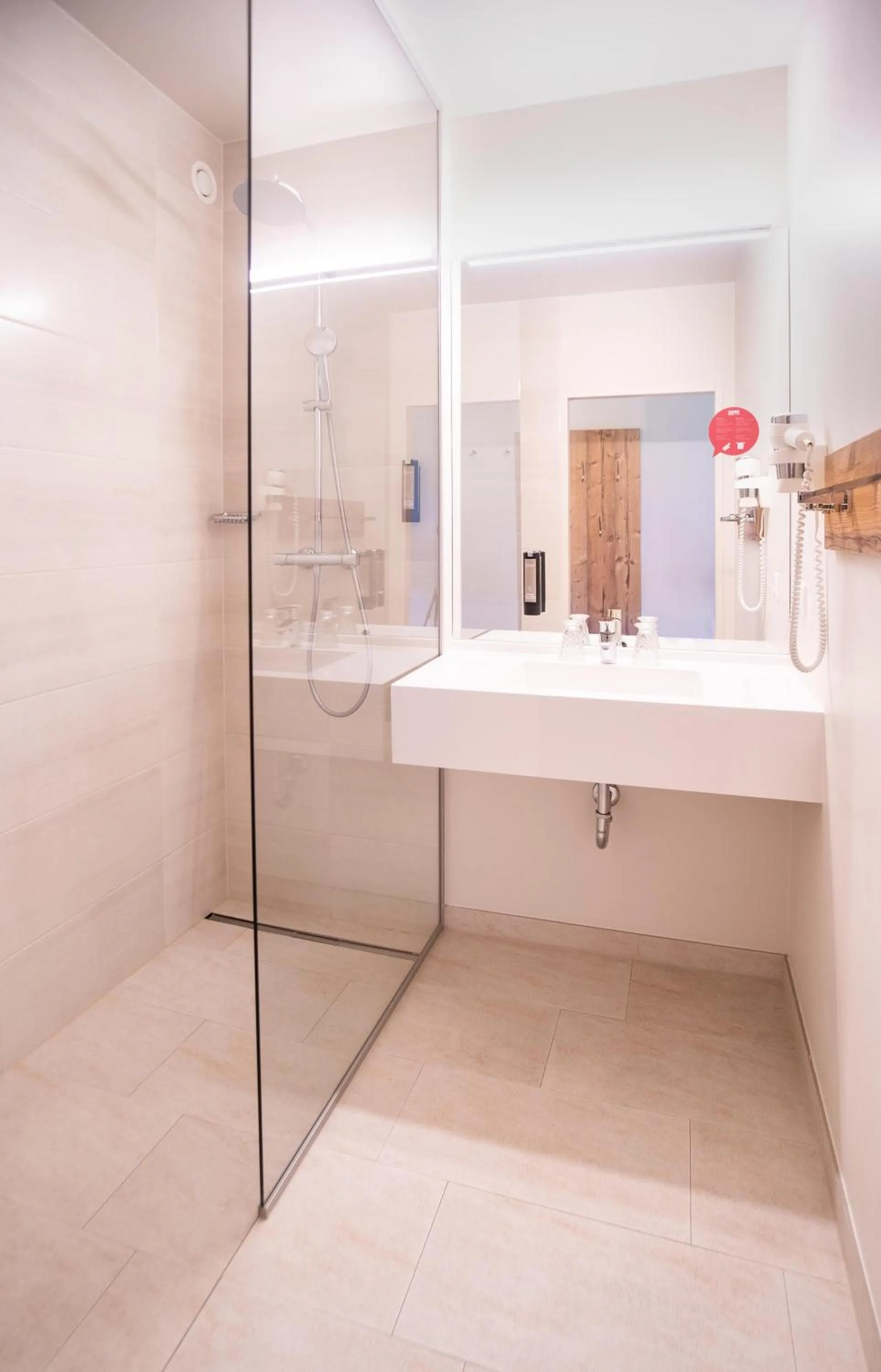 Shower in COOEE alpin Hotel Dachstein