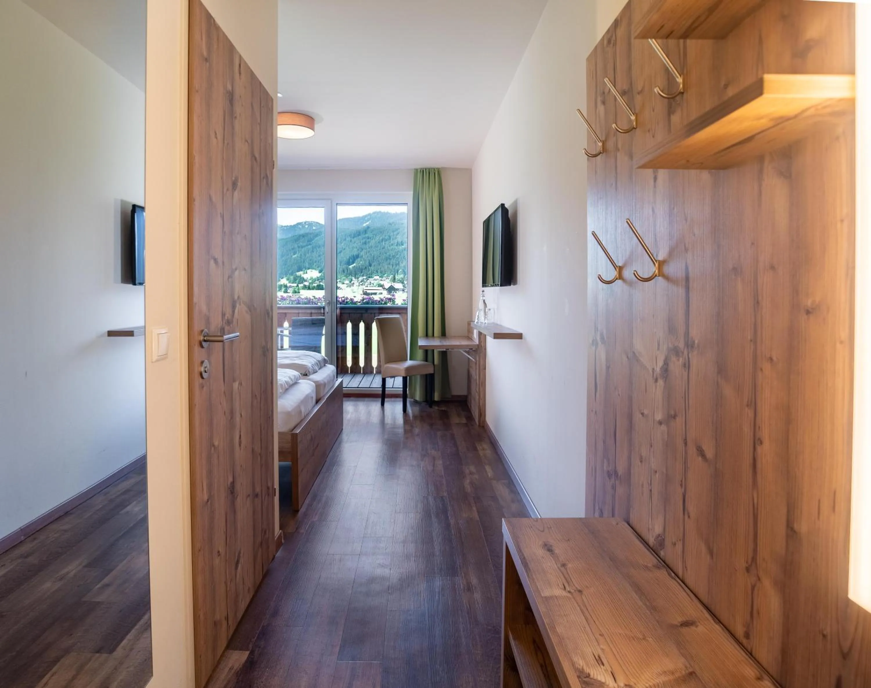 Photo of the whole room in COOEE alpin Hotel Dachstein