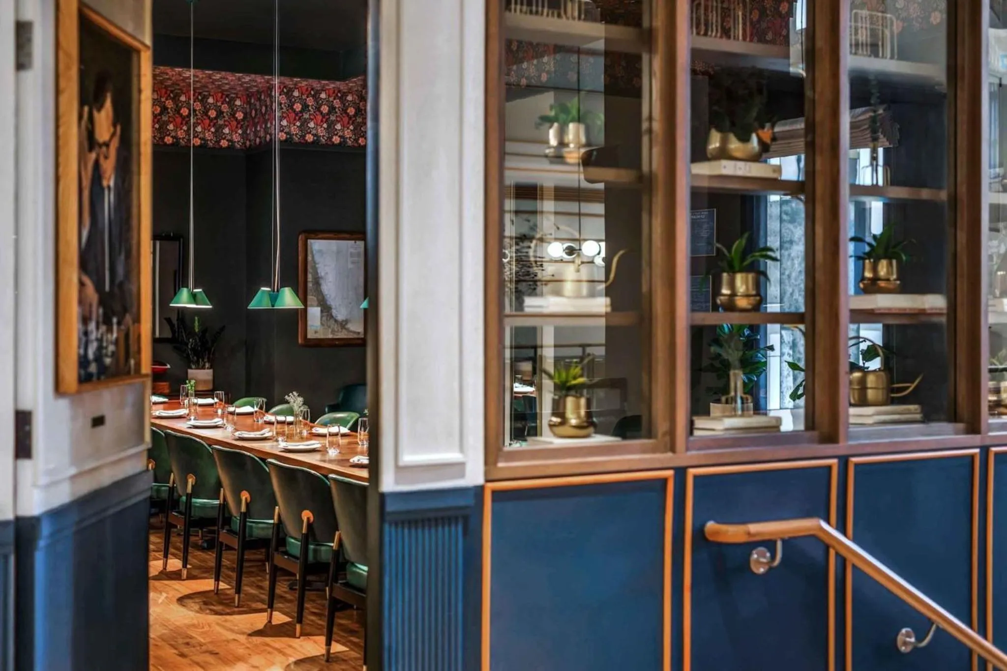 Restaurant/places to eat in Viceroy Chicago