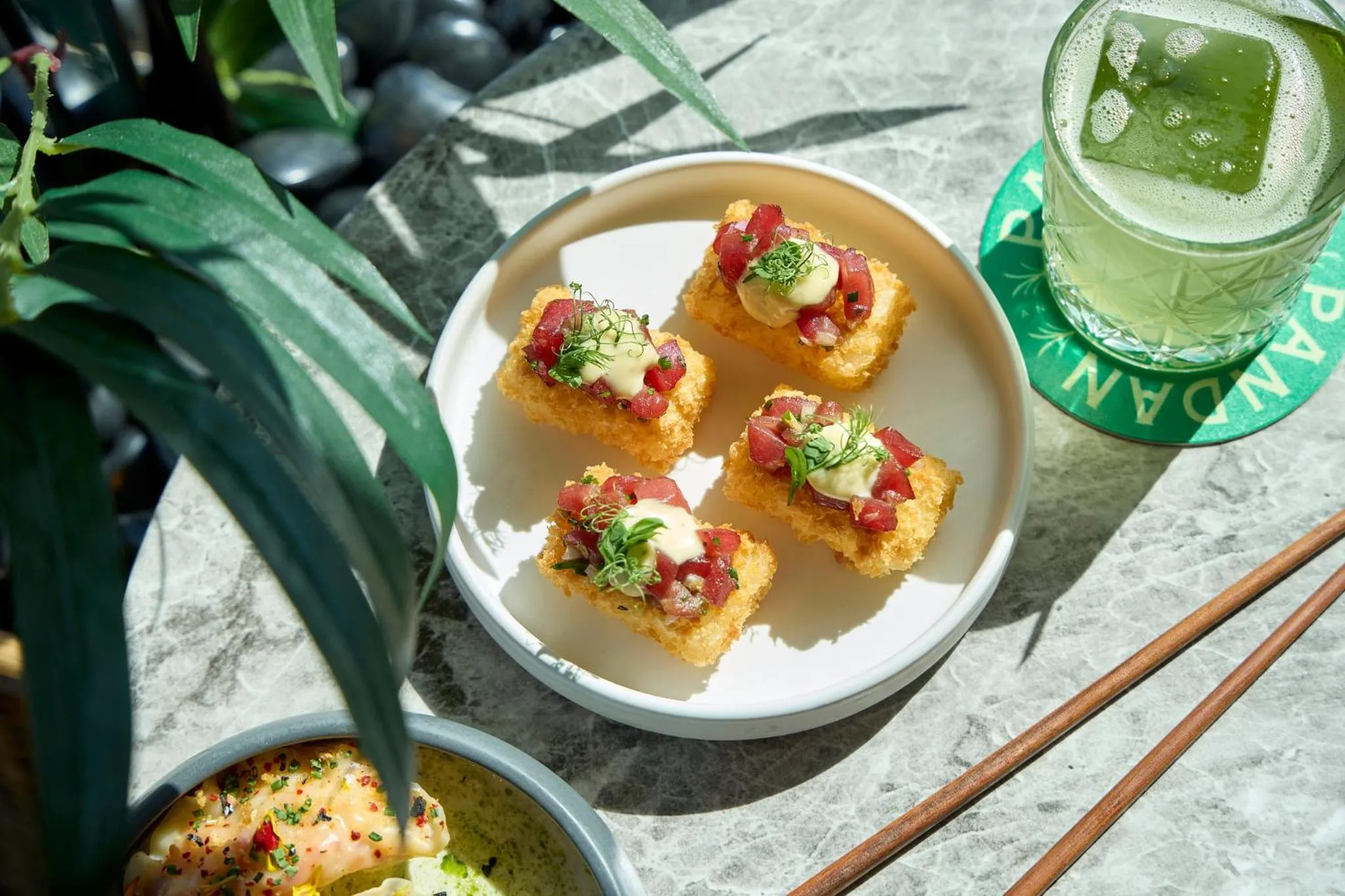 Restaurant/places to eat in Viceroy Chicago