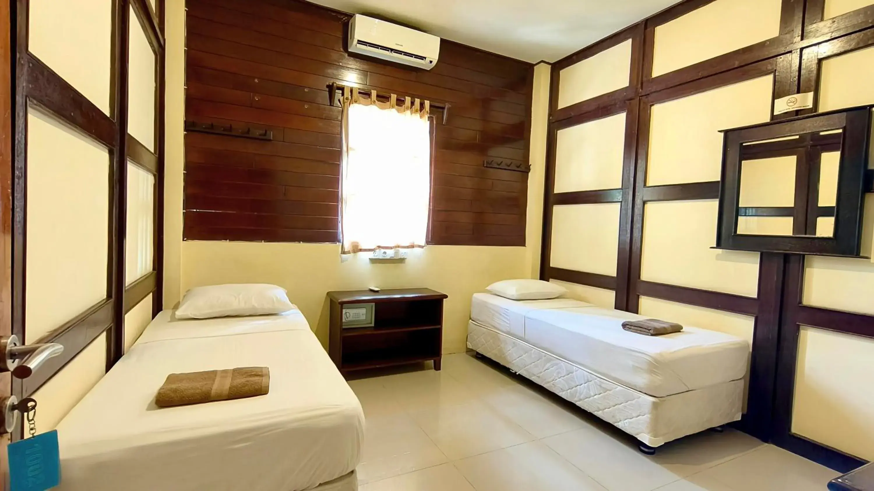 Standard Twin Room with Shared Bathroom in Gili Buana Hostel & Backpackers Gili Air Standard Twin Room with Shared Bathroom in Gili Buana Hostel & Backpackers Gili Air