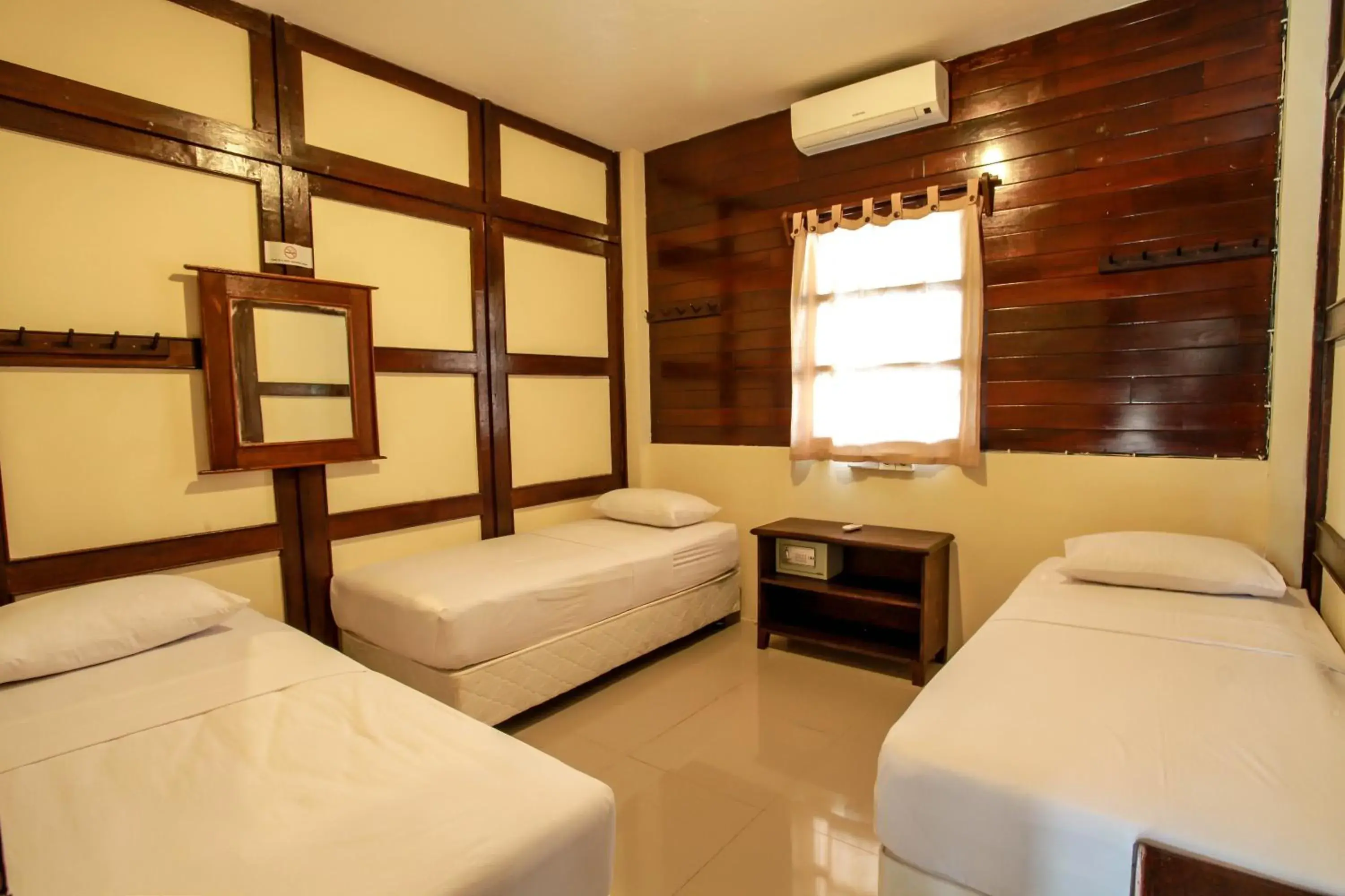 Family Room with Shared Bathroom in Gili Buana Hostel & Backpackers Gili Air Family Room with Shared Bathroom in Gili Buana Hostel & Backpackers Gili Air