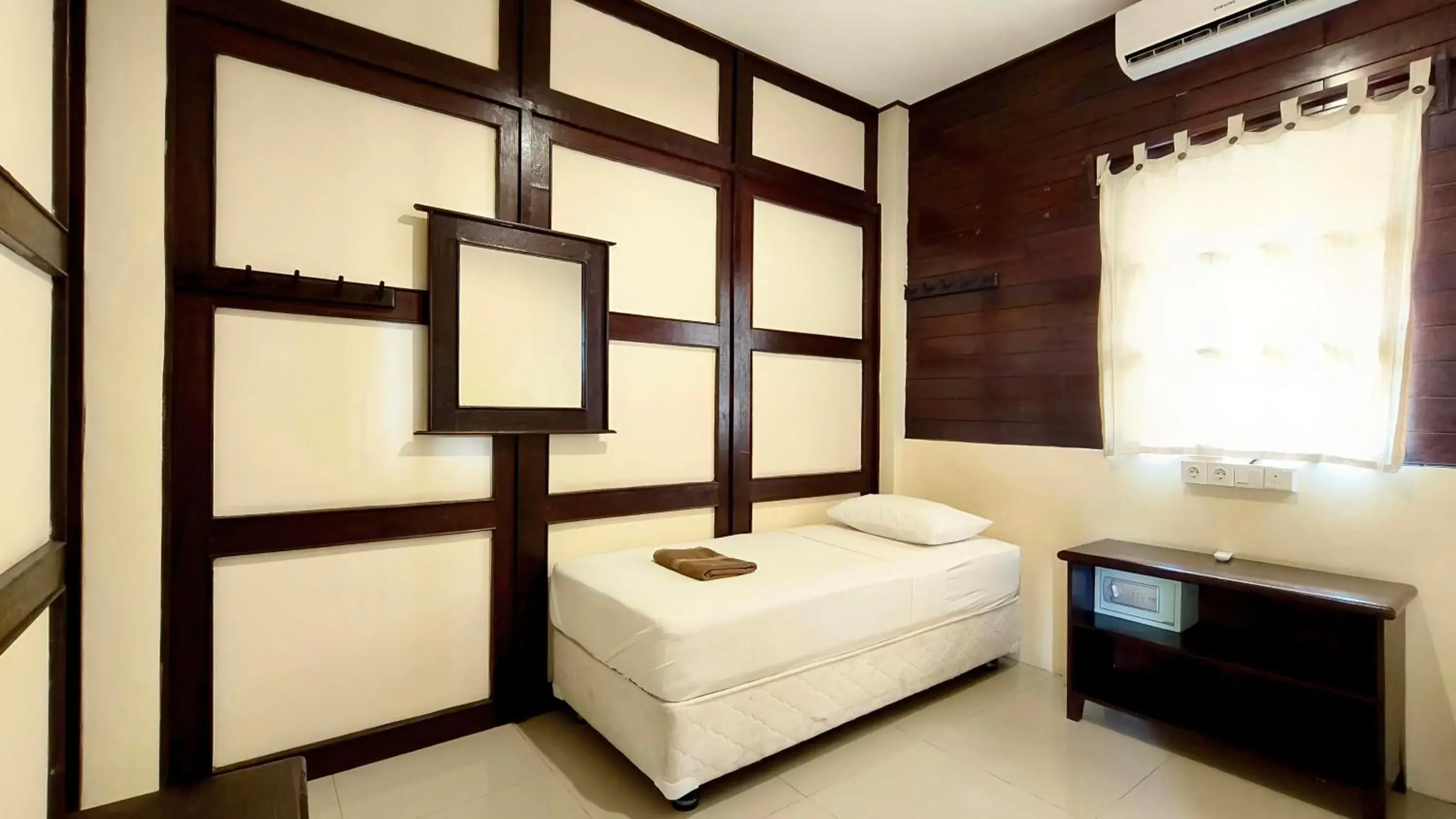 Single Bed in Mixed Dormitory Room in Gili Buana Hostel & Backpackers Gili Air Single Bed in Mixed Dormitory Room in Gili Buana Hostel & Backpackers Gili Air