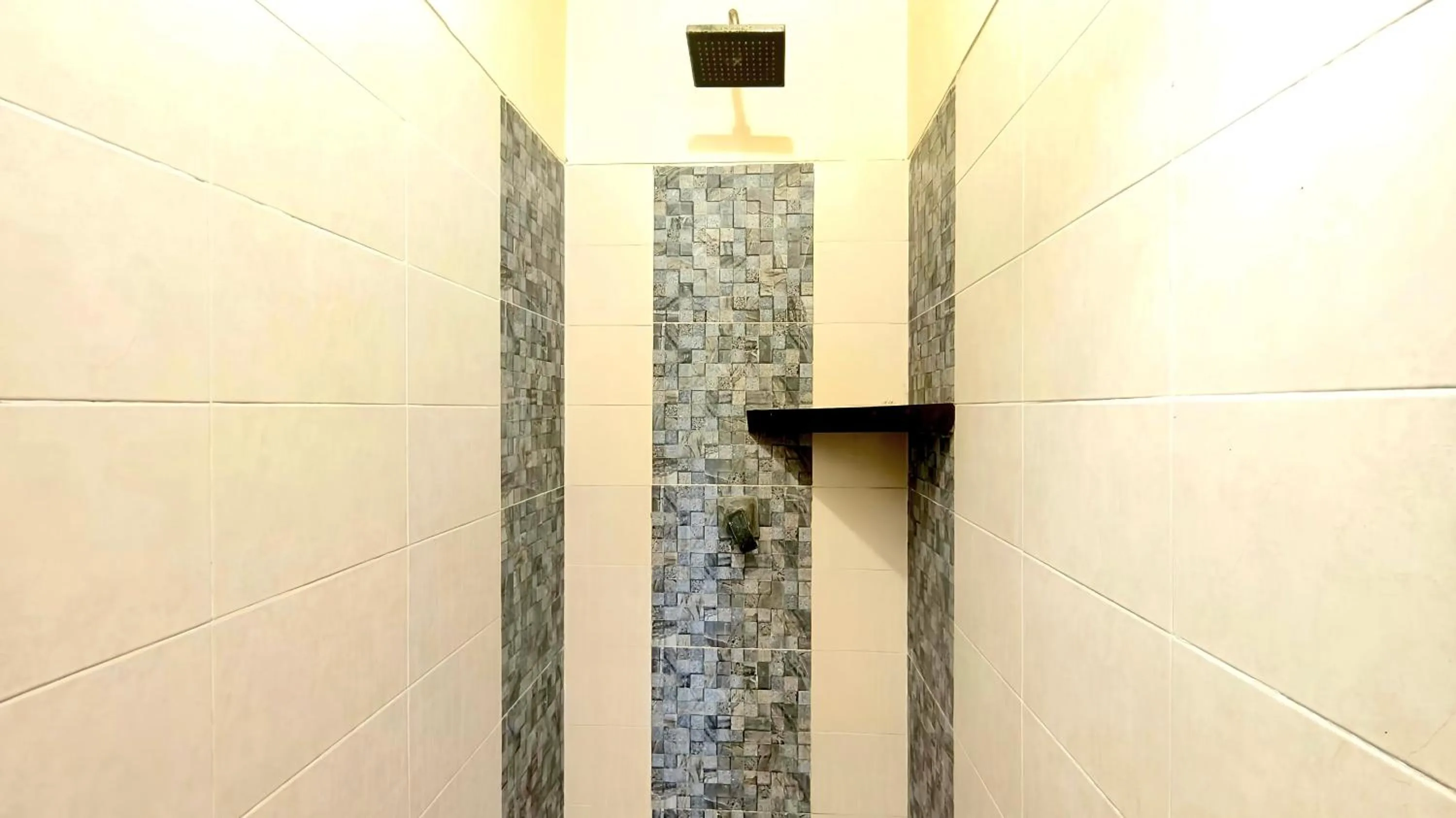 Shower in Gili Buana Hostel & Backpackers Gili Air