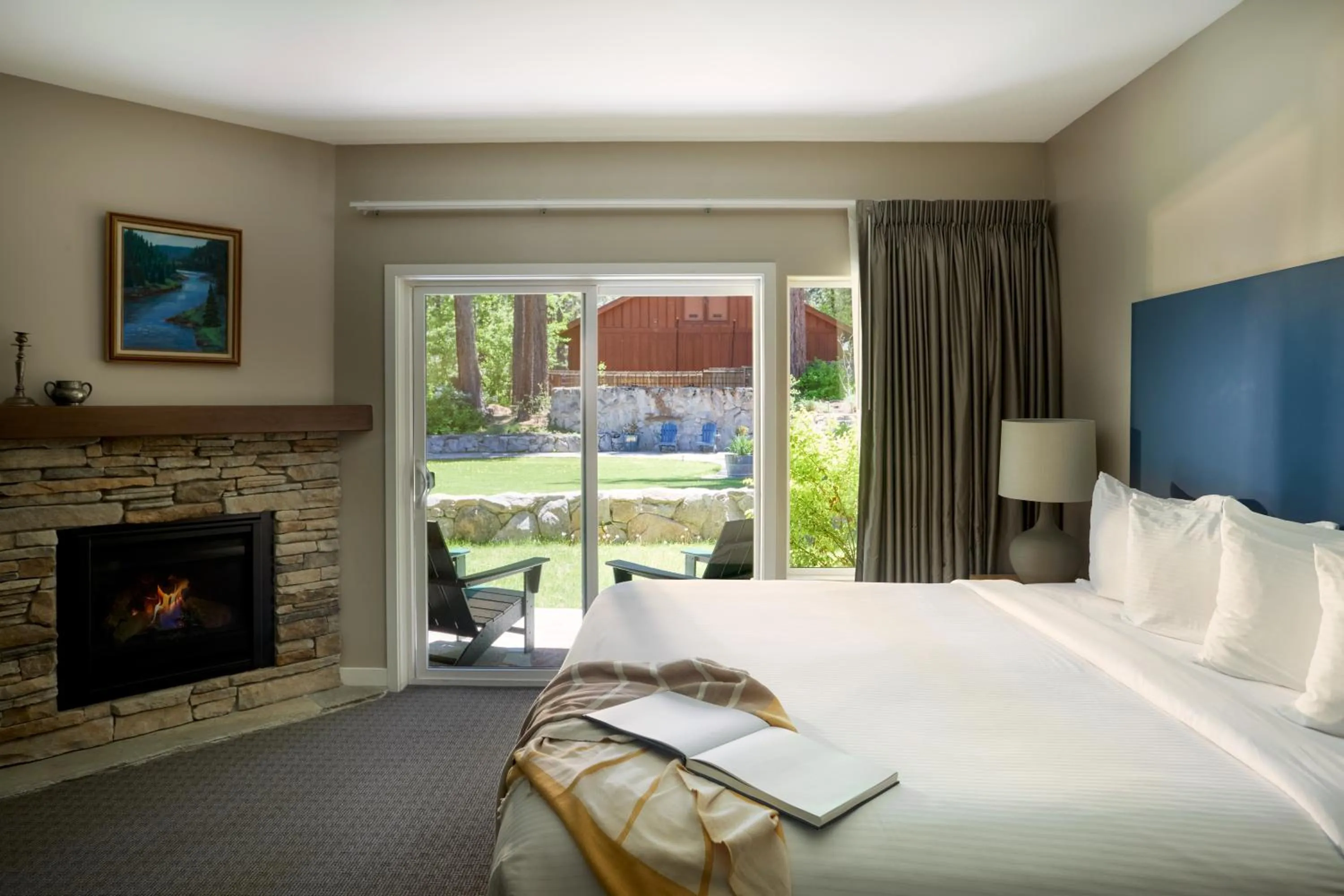 Bed in Black Bear Lodge