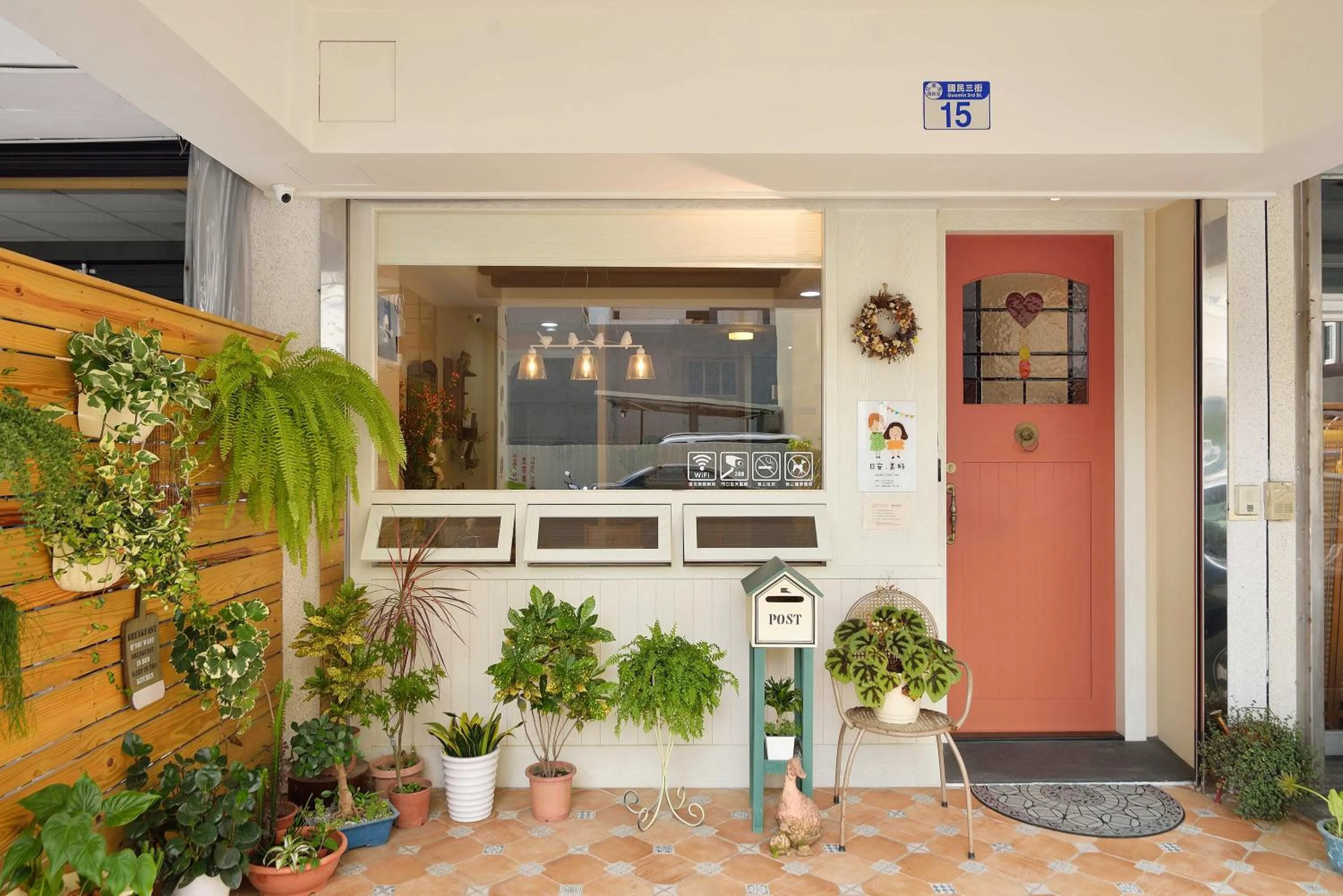 Facade/entrance in Good day