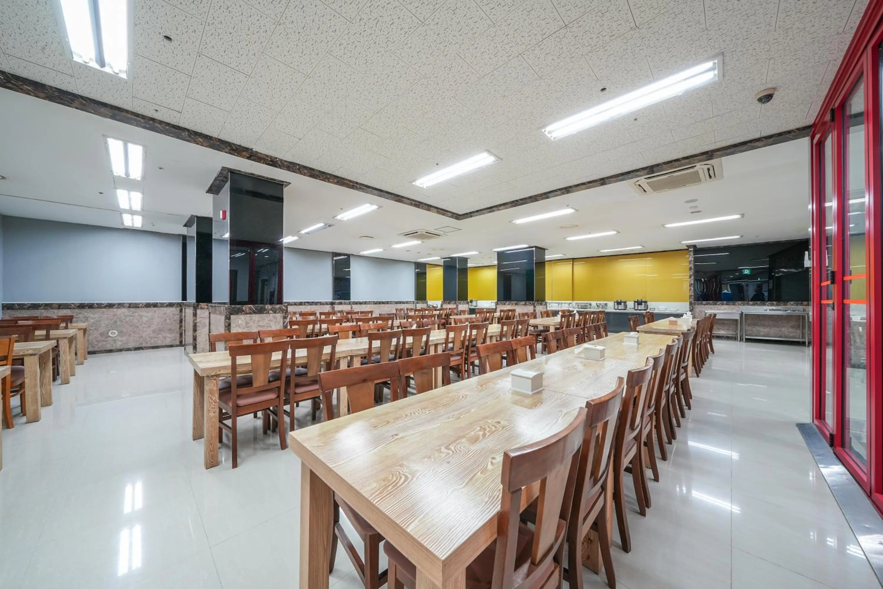 Restaurant/places to eat in Hotel Aventree Yeouido