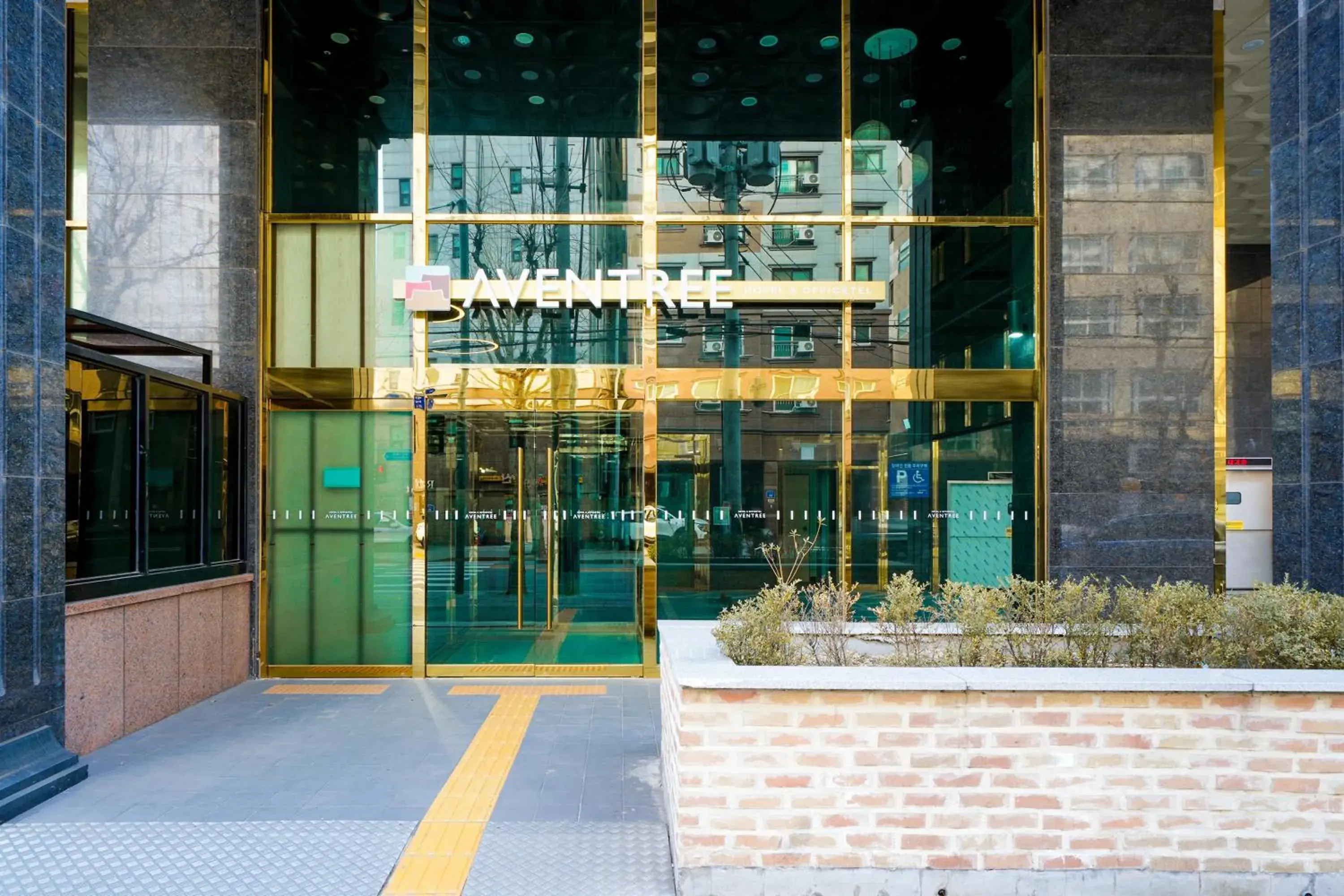 Facade/entrance in Hotel Aventree Yeouido Facade/entrance in Hotel Aventree Yeouido