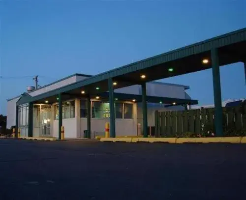 Facade/entrance in O'Hare Inn & Suites Facade/entrance in O'Hare Inn & Suites