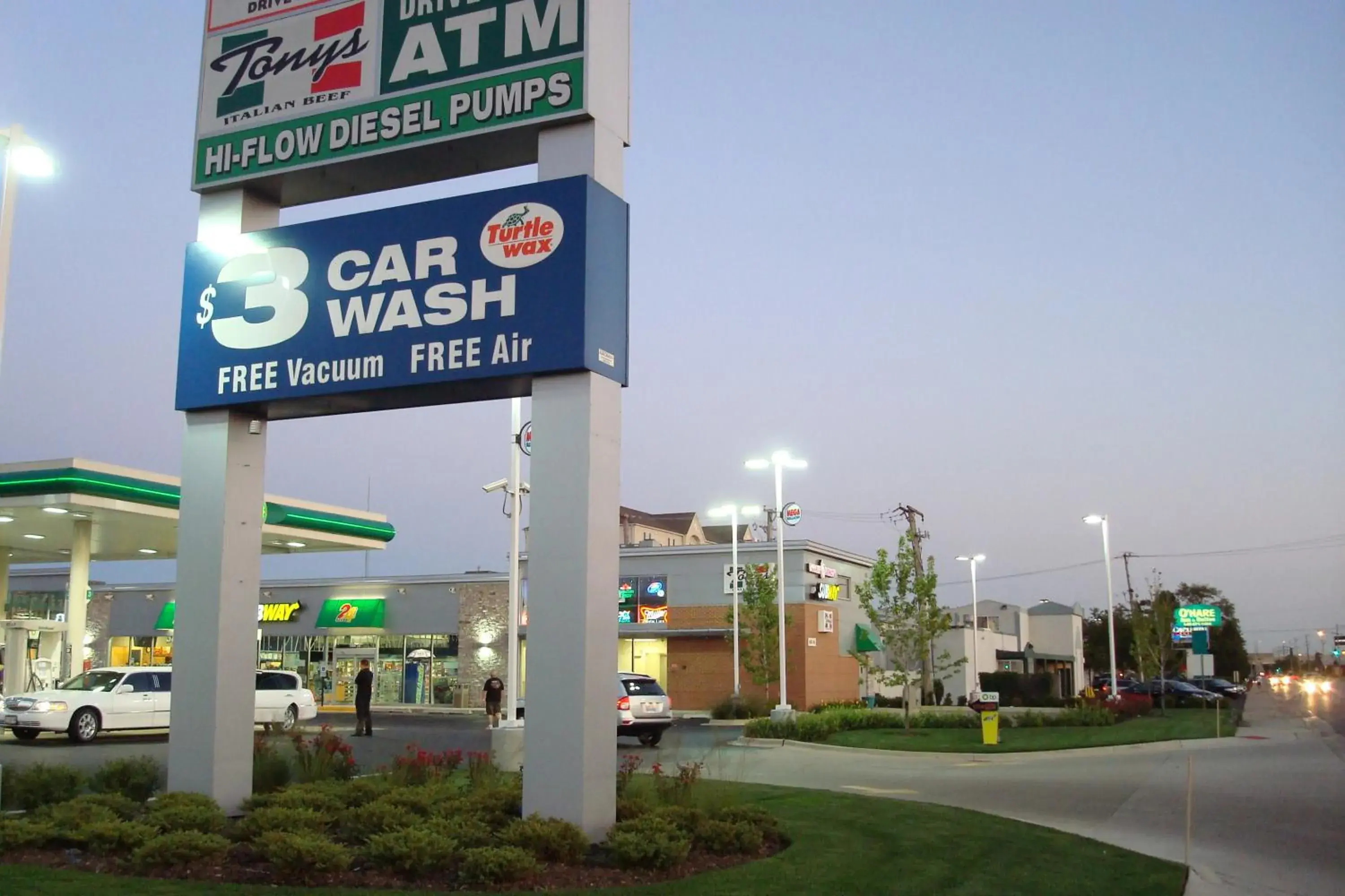 Facade/entrance in O'Hare Inn & Suites Facade/entrance in O'Hare Inn & Suites