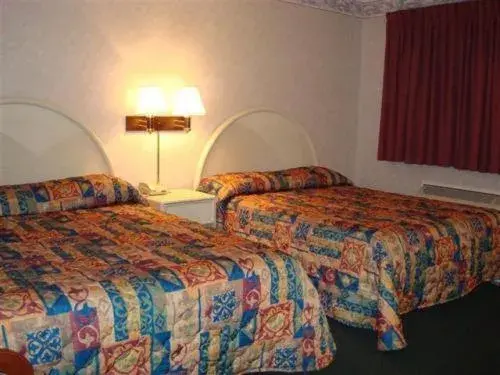 Queen Room with Two Queen Beds in O'Hare Inn & Suites Queen Room with Two Queen Beds in O'Hare Inn & Suites
