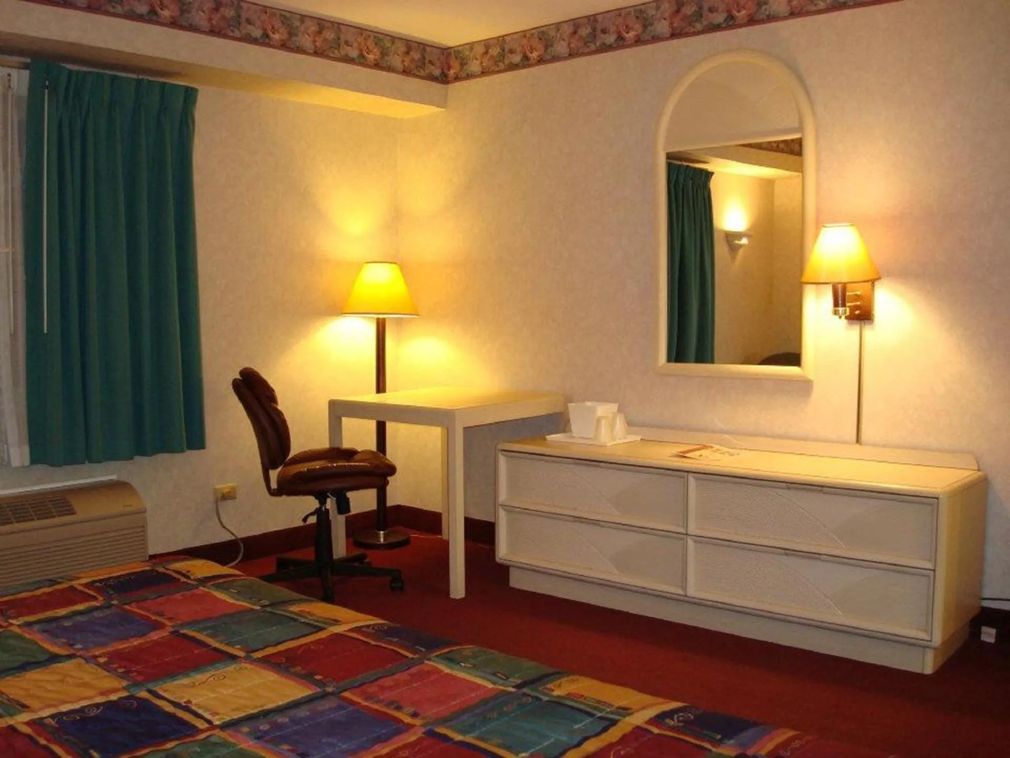 Photo of the whole room, Bed in O'Hare Inn & Suites