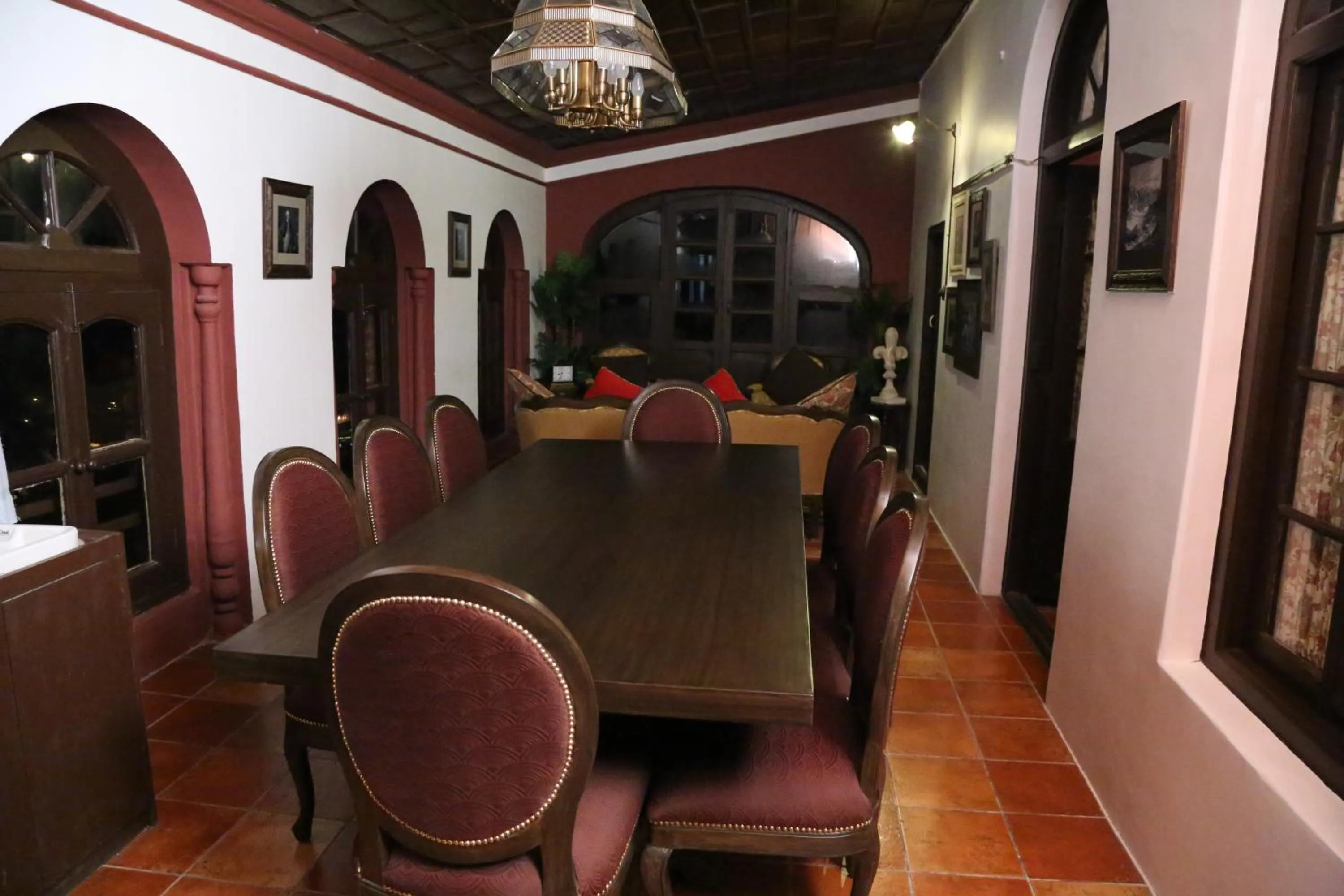 Restaurant/places to eat in Raghu Vilas