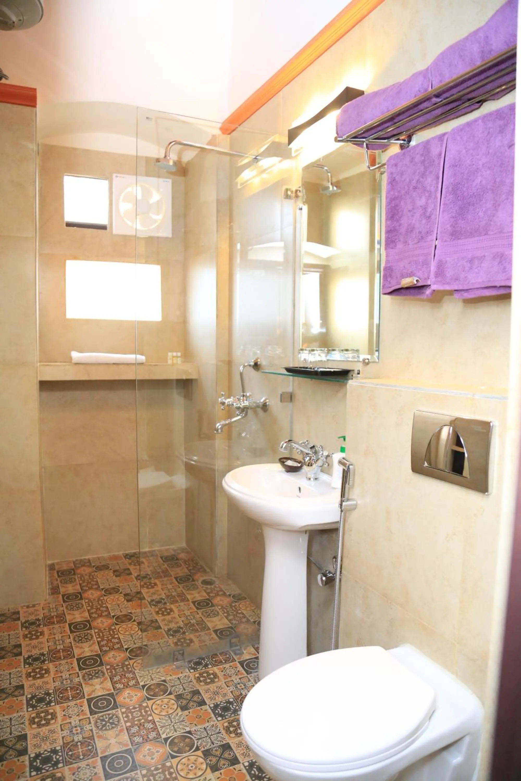 Shower in Raghu Vilas