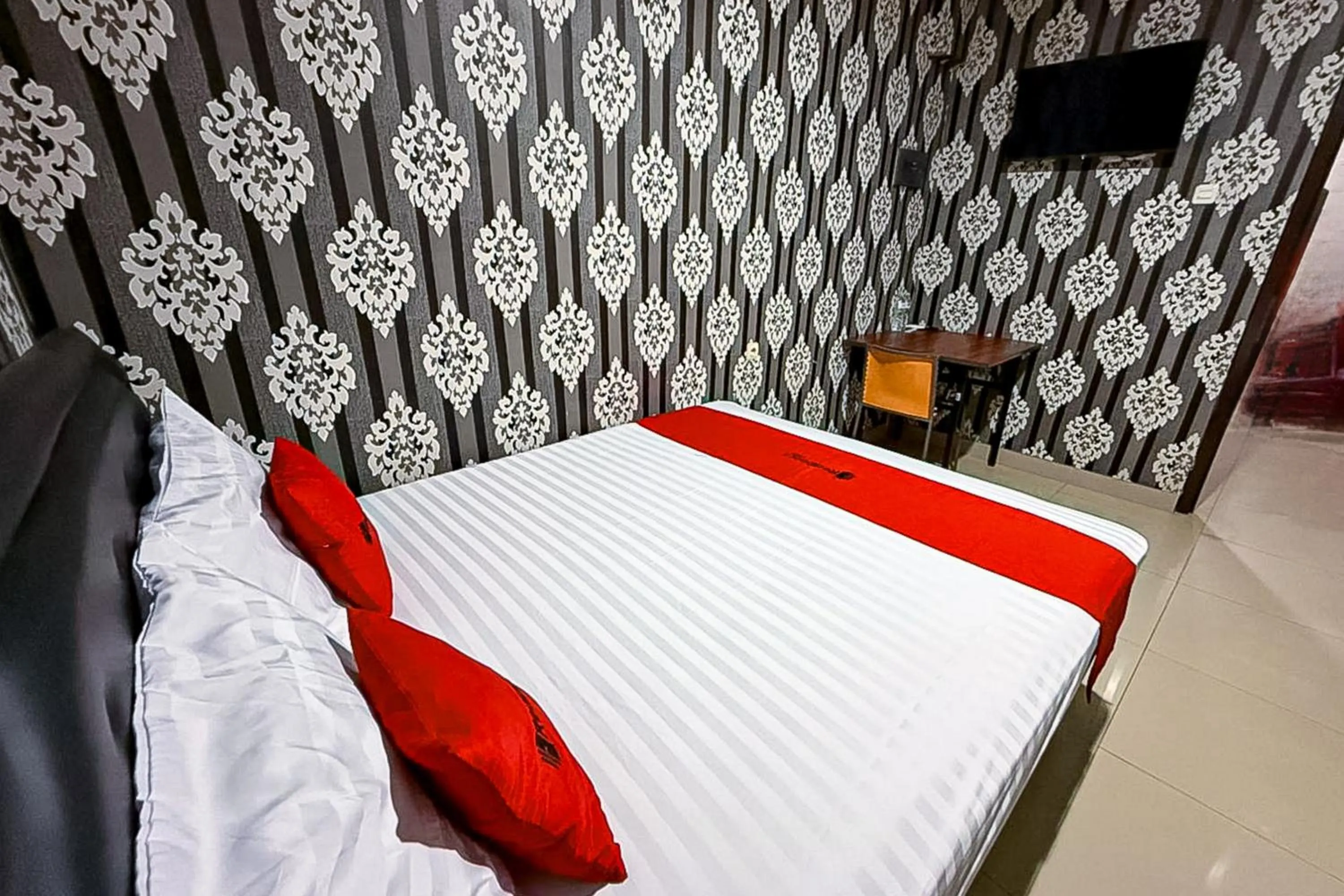 Bedroom, Bed in RedDoorz near Gedung Sate 2