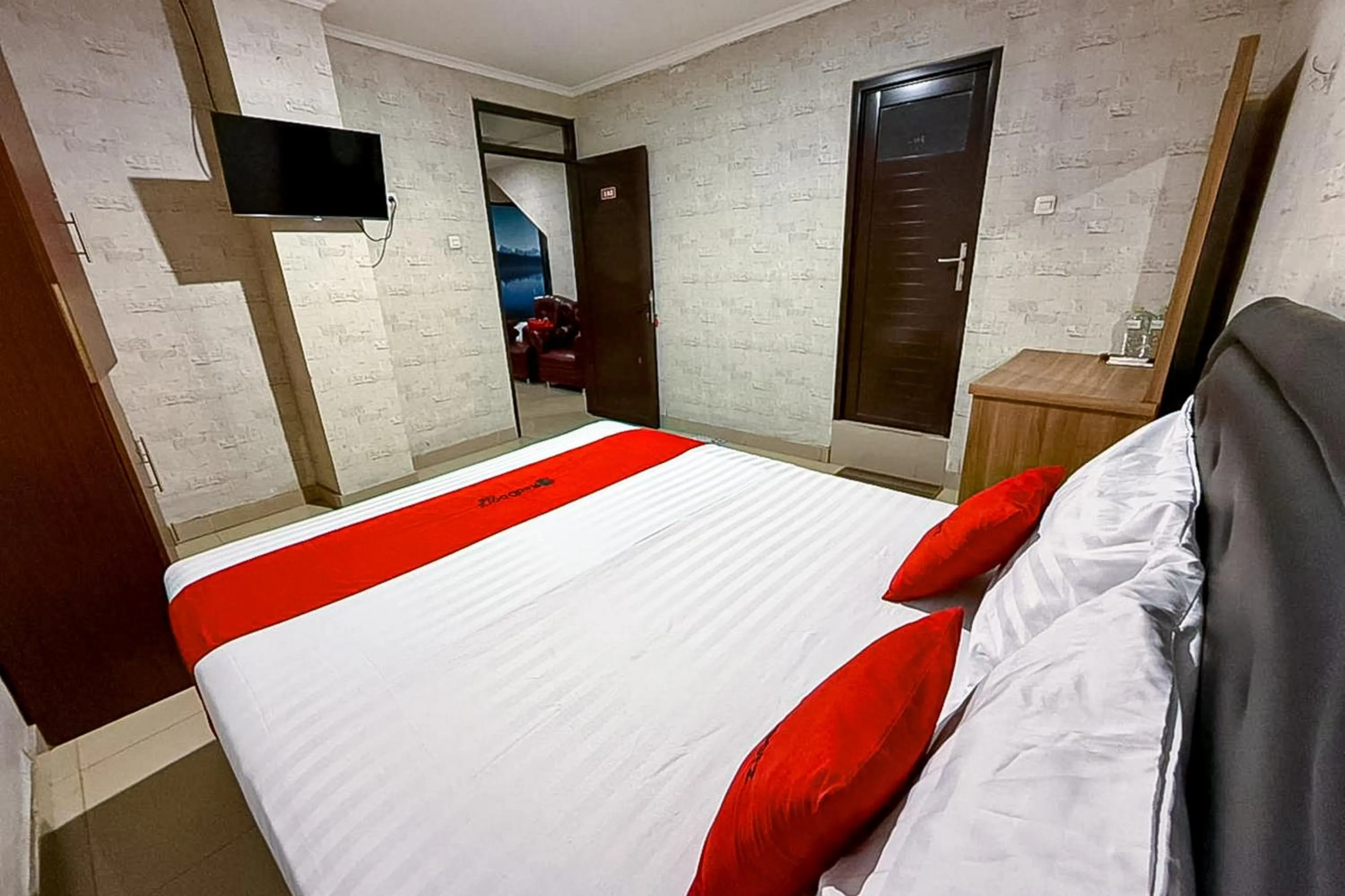 Bedroom, Bed in RedDoorz near Gedung Sate 2