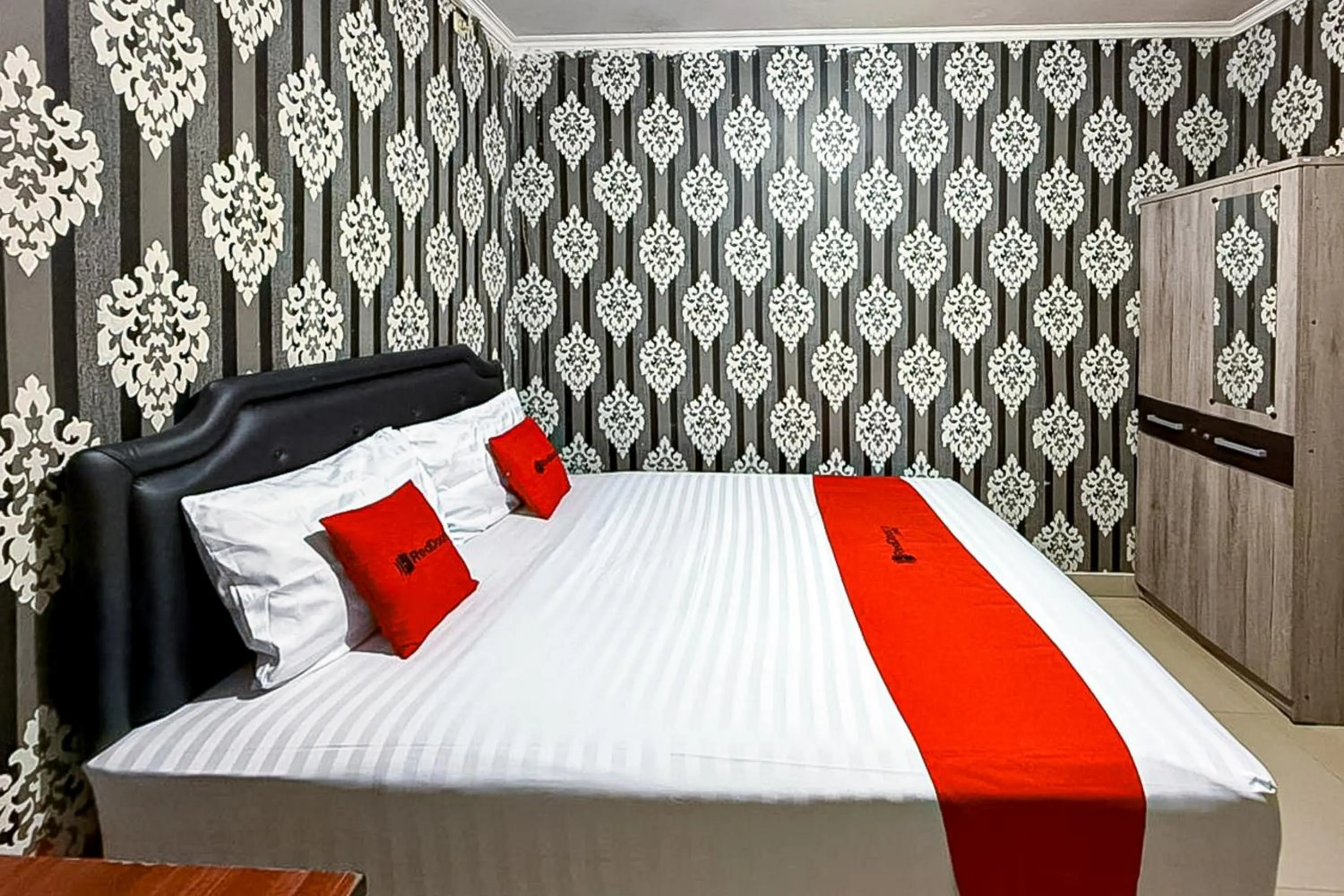 Bedroom, Bed in RedDoorz near Gedung Sate 2