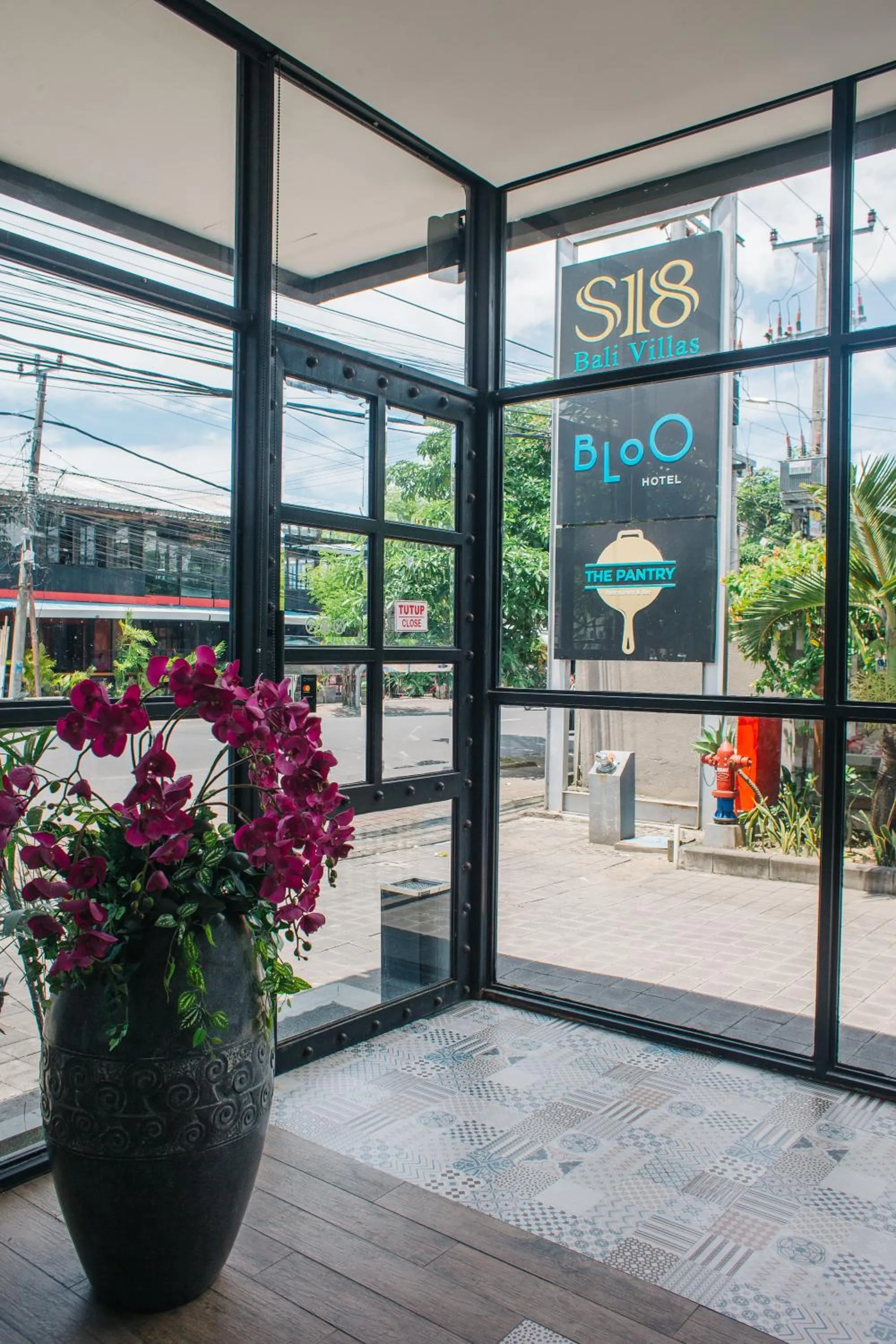 Restaurant/places to eat in S18 Bali Villas