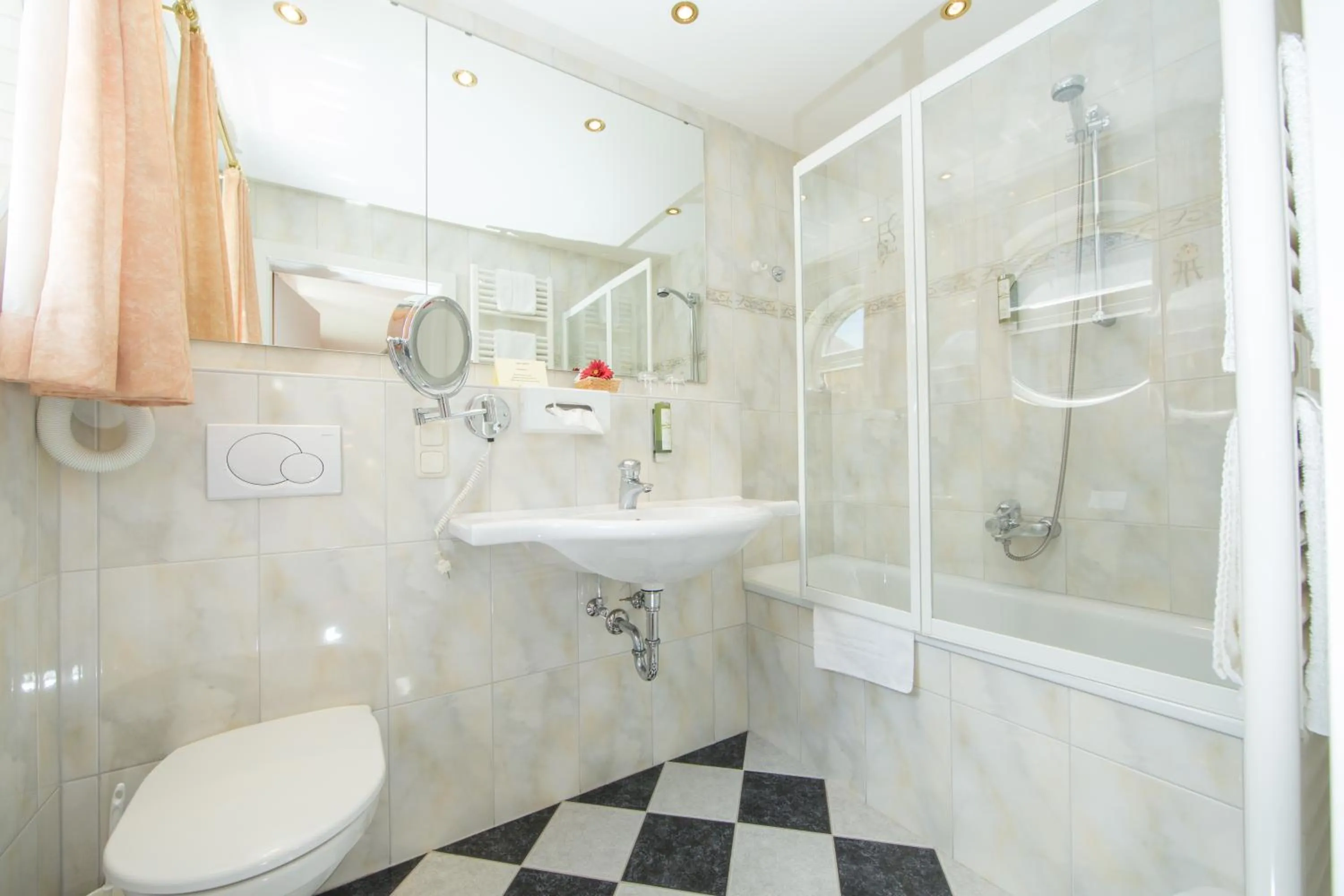 Photo of the whole room in Berger's Sporthotel