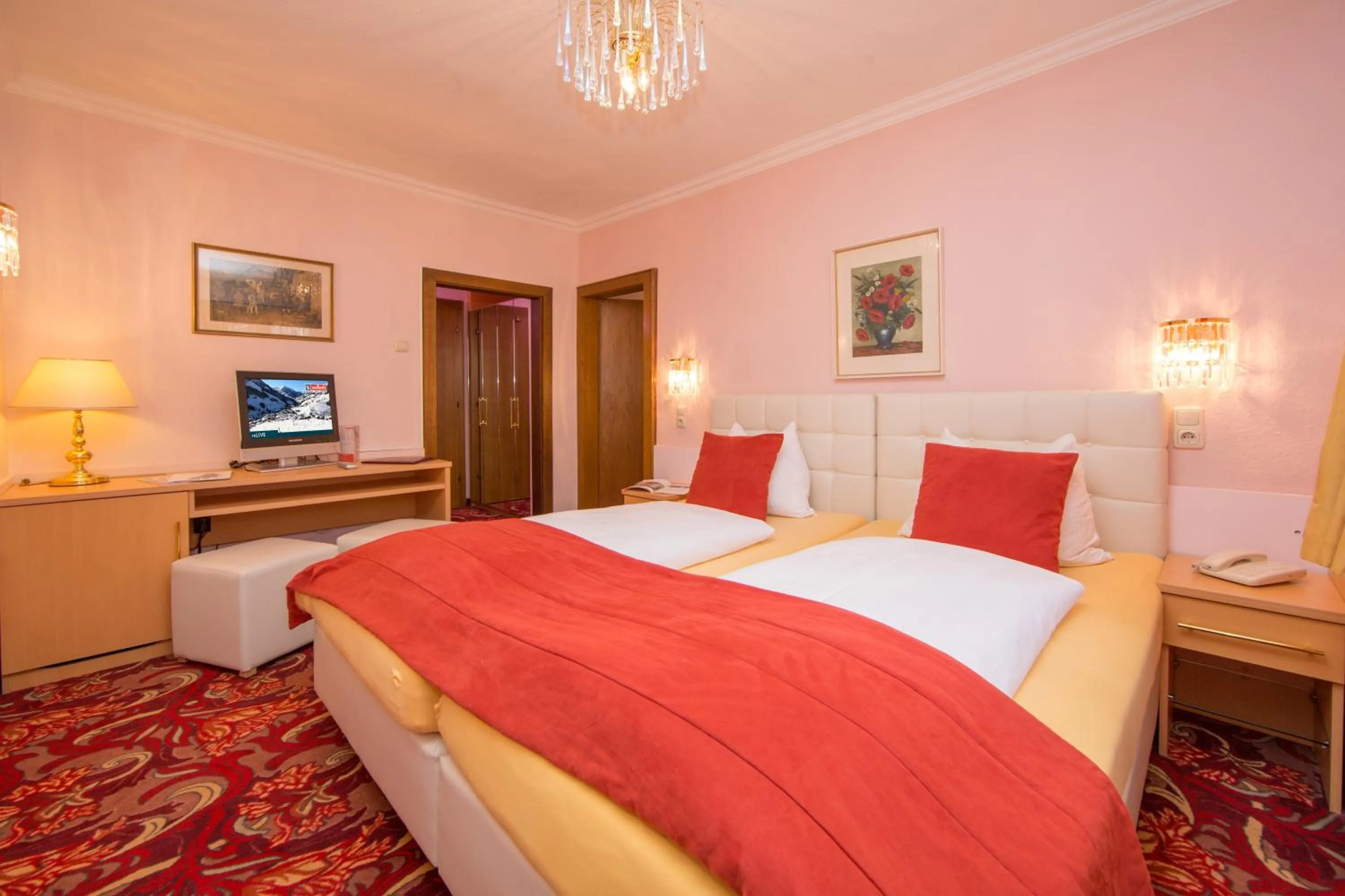 Photo of the whole room, Bed in Berger's Sporthotel