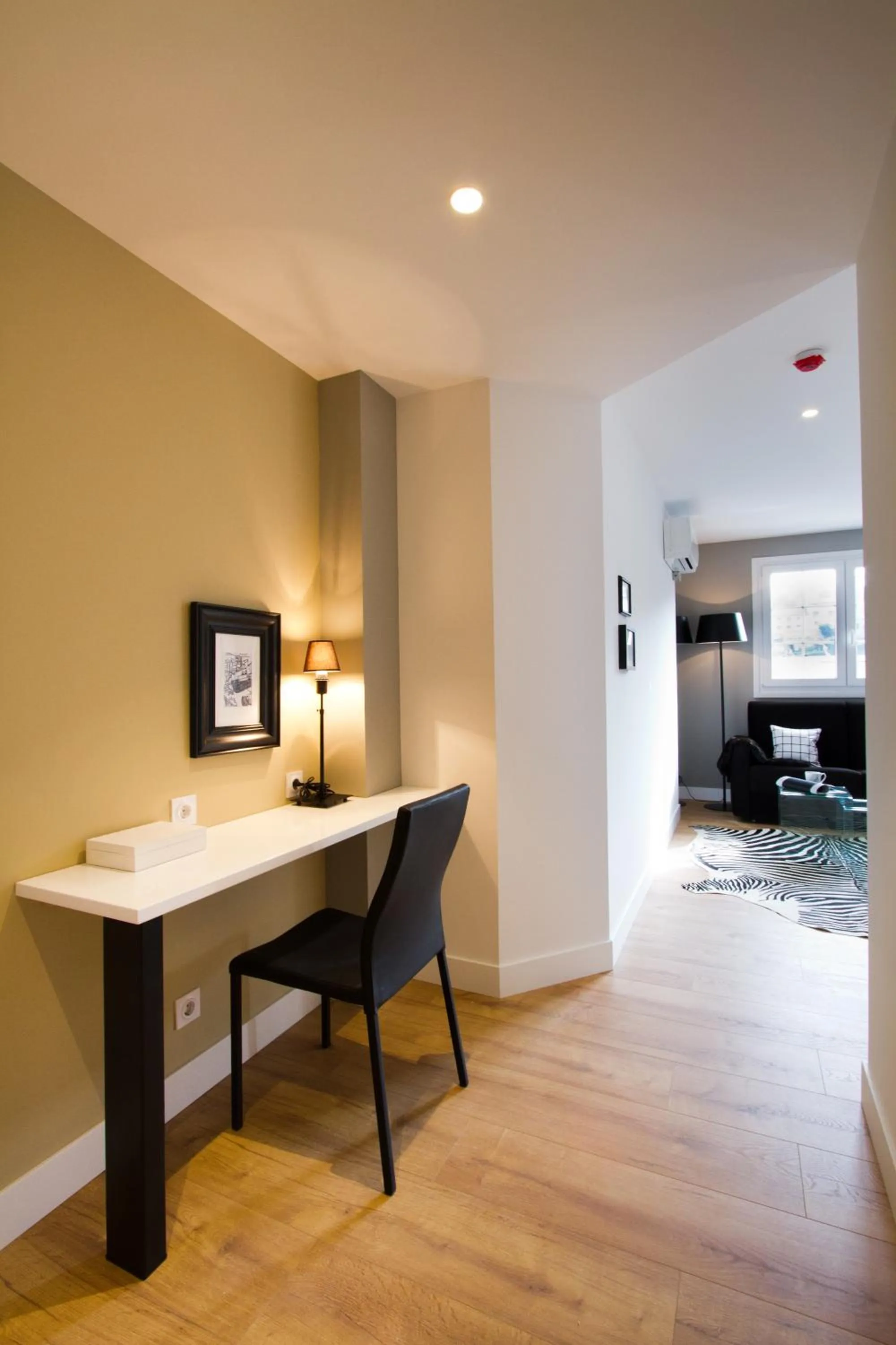 Seating area, Bed in Hotel Flysch