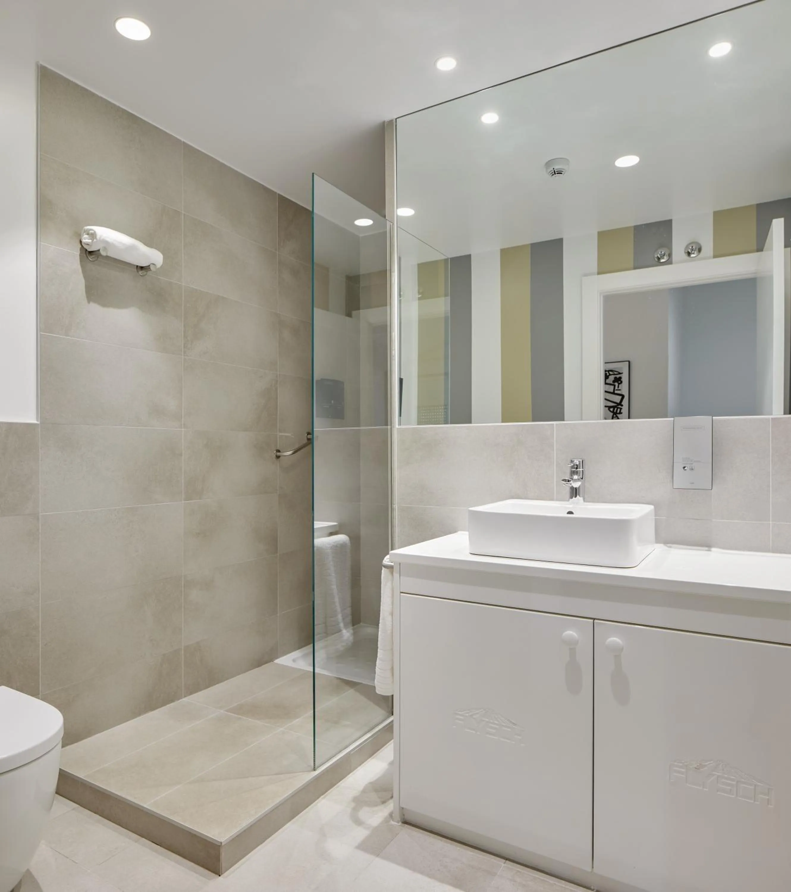 Shower in Hotel Flysch