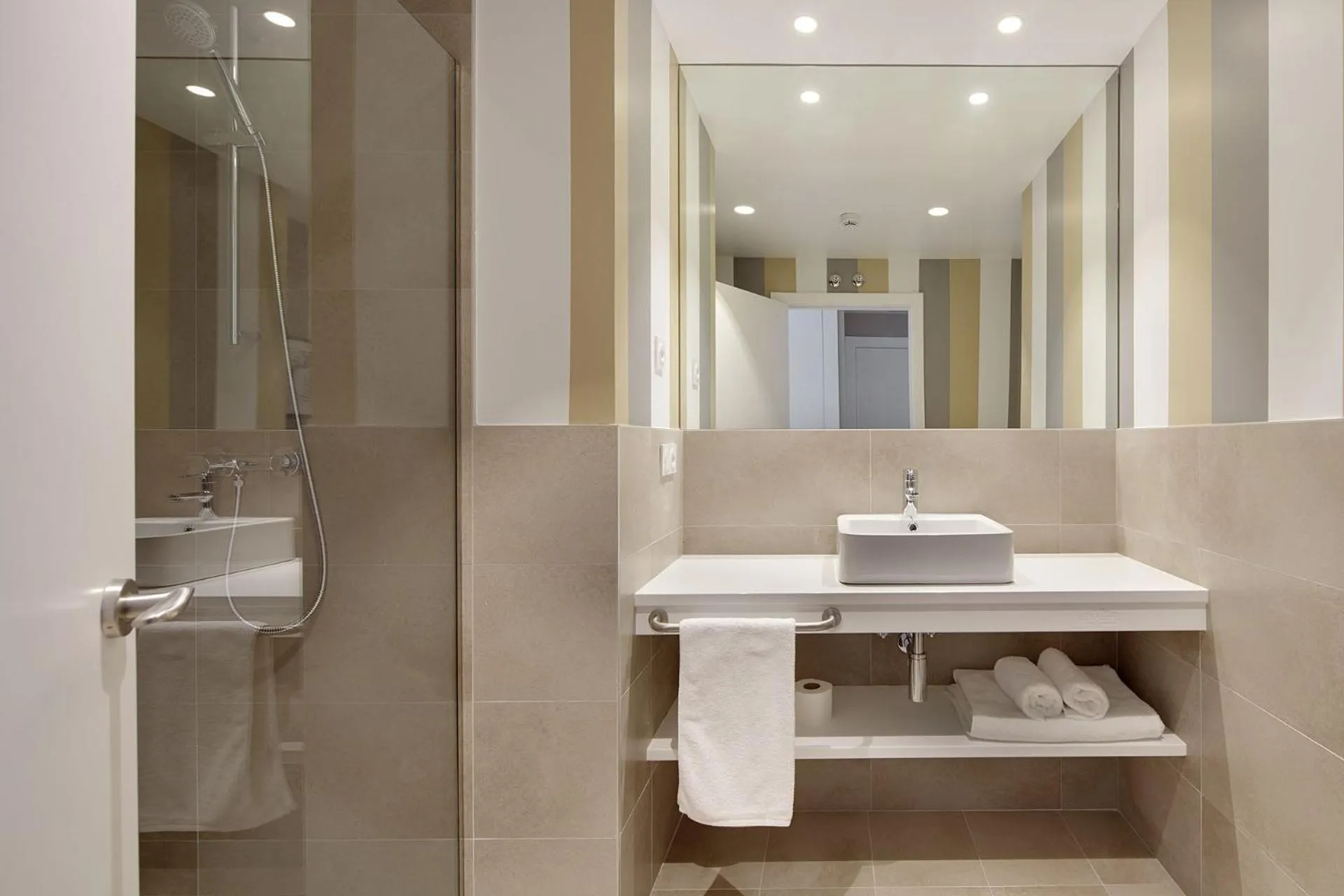 Bathroom in Hotel Flysch